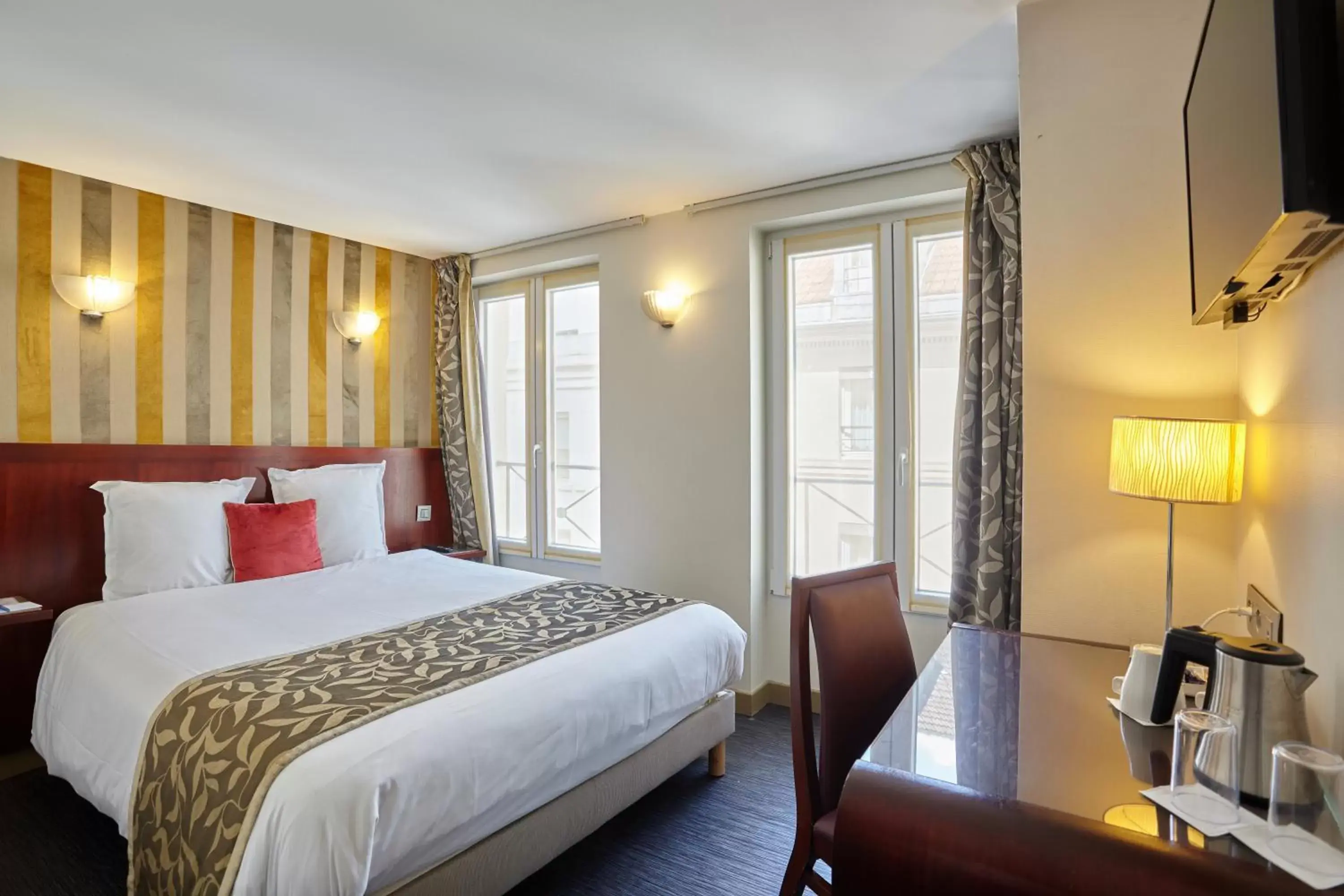 Bedroom, Bed in Hotel Opéra d'Antin