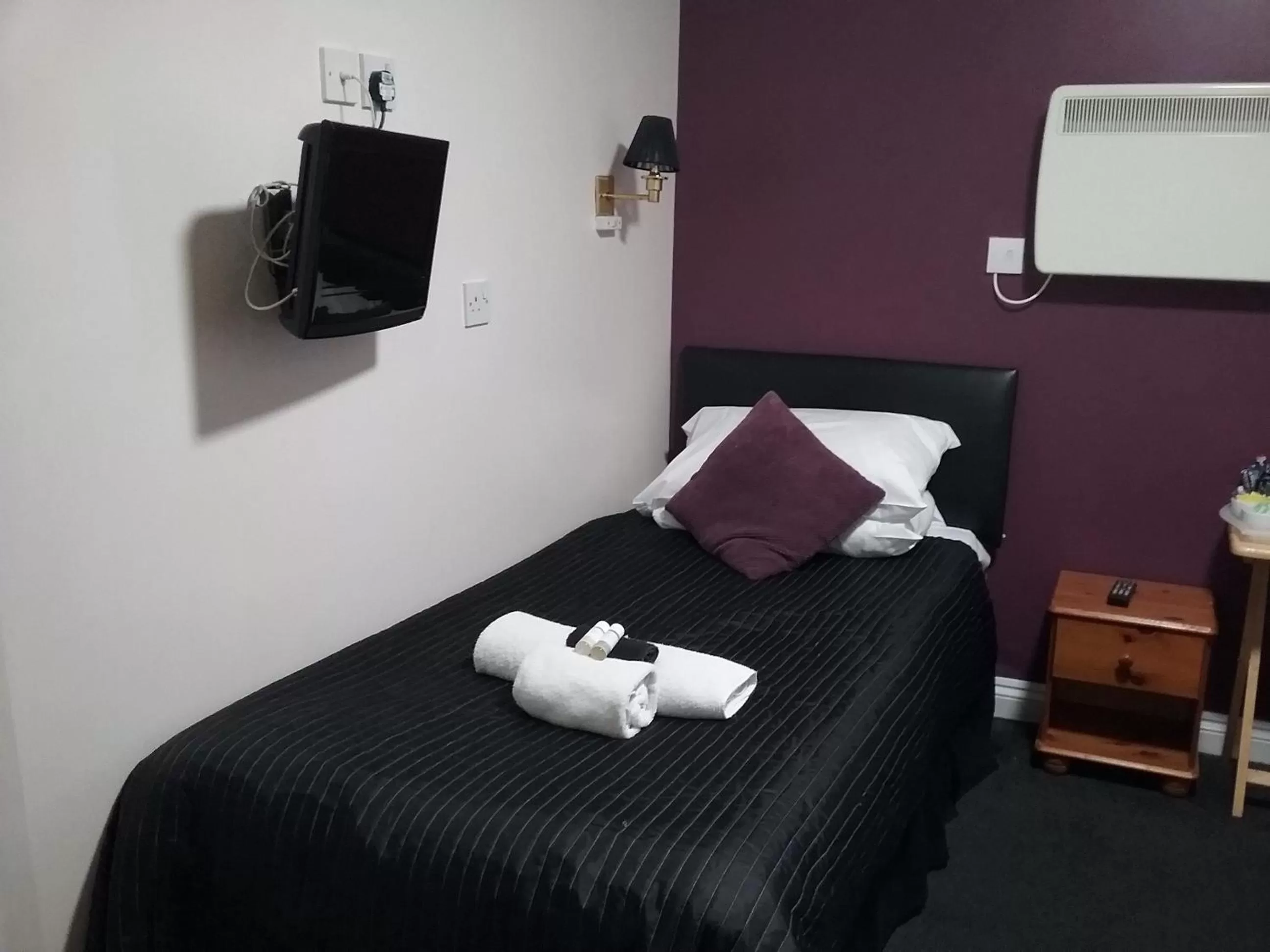 Bedroom, Bed in The Prince Consort