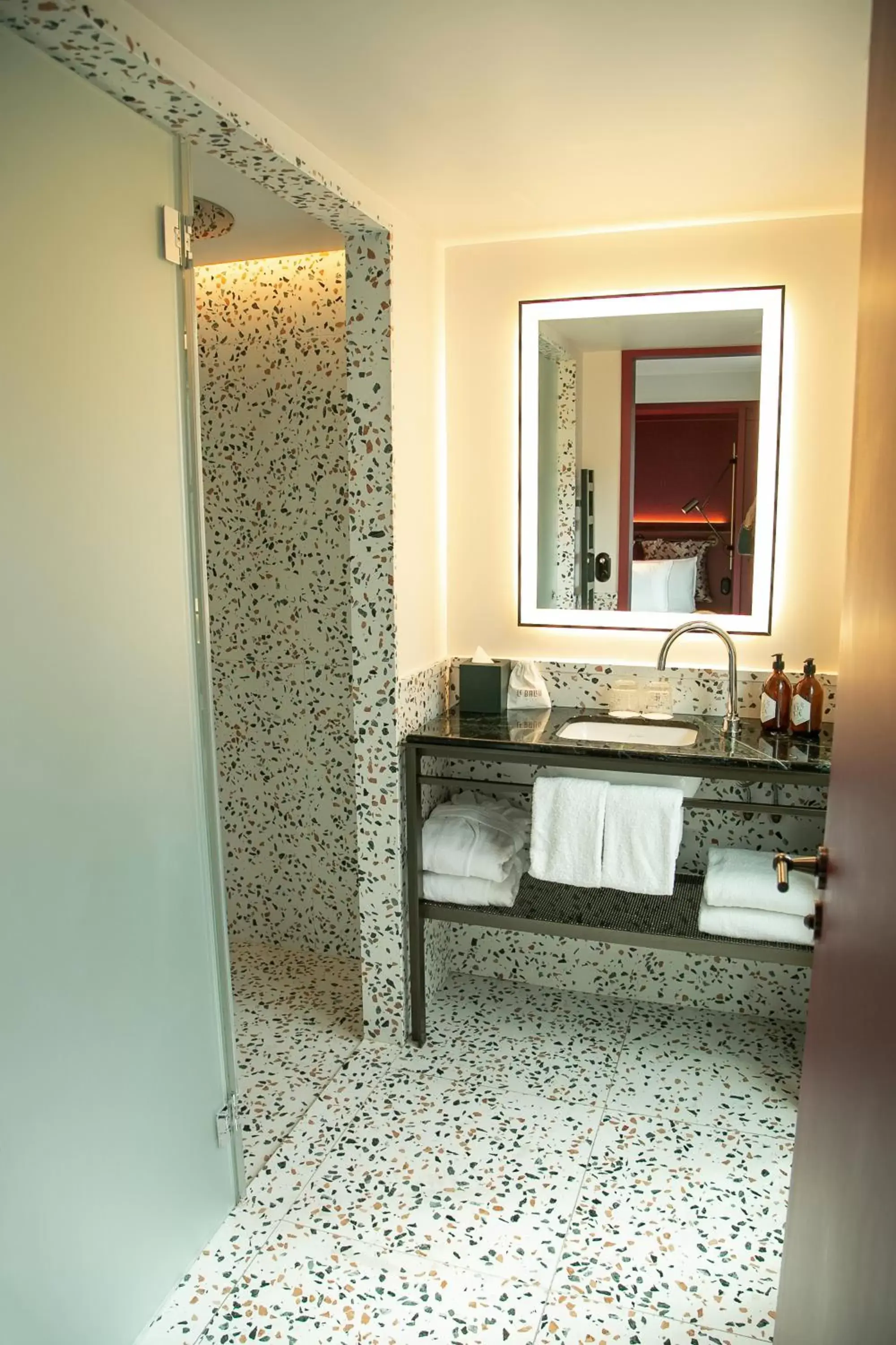 Bathroom in Hôtel Le Ballu