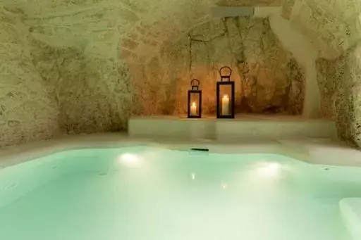 Swimming Pool in Alesia Luxury Cave