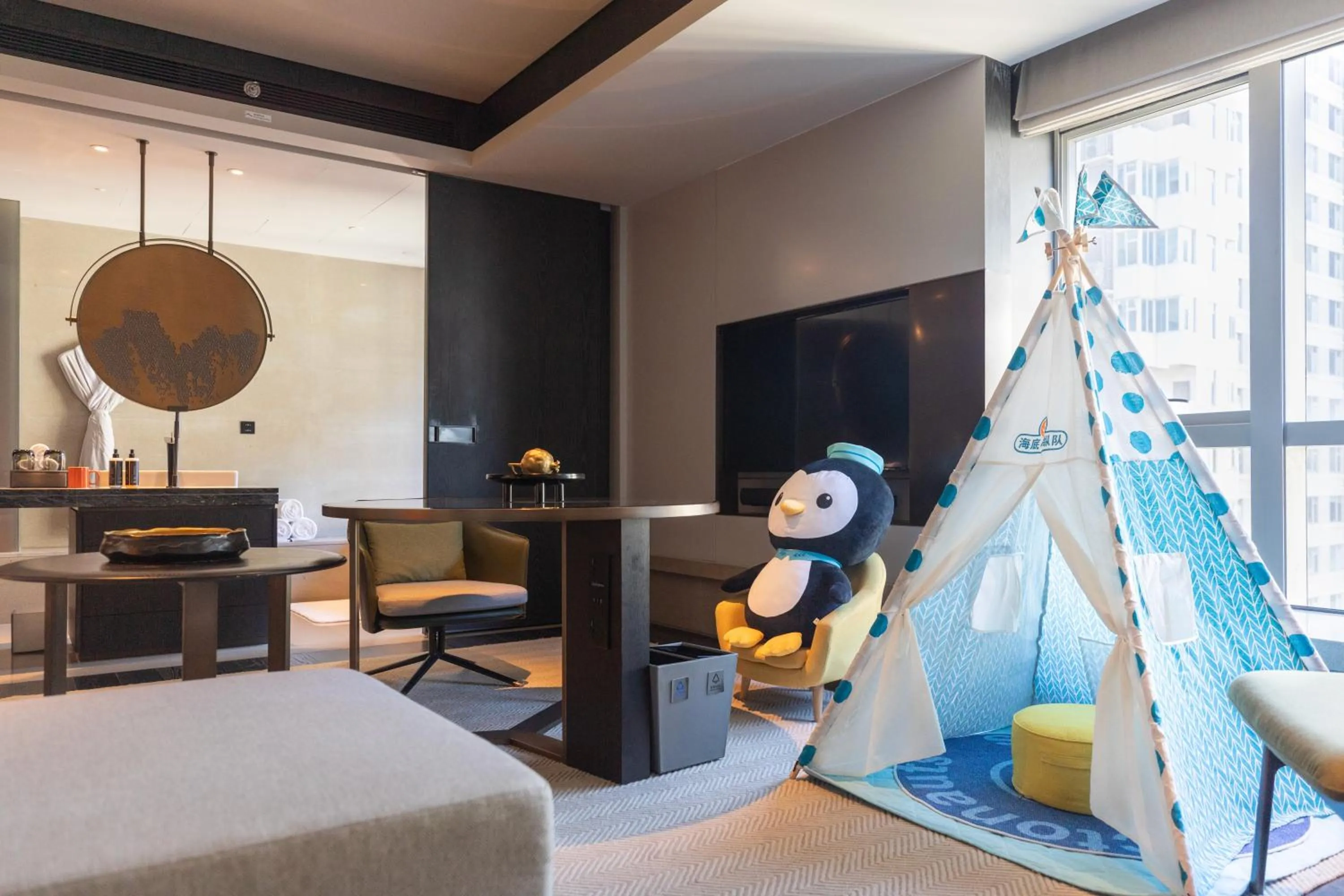 Seating area, Bed in InterContinental Xi'an North by IHG