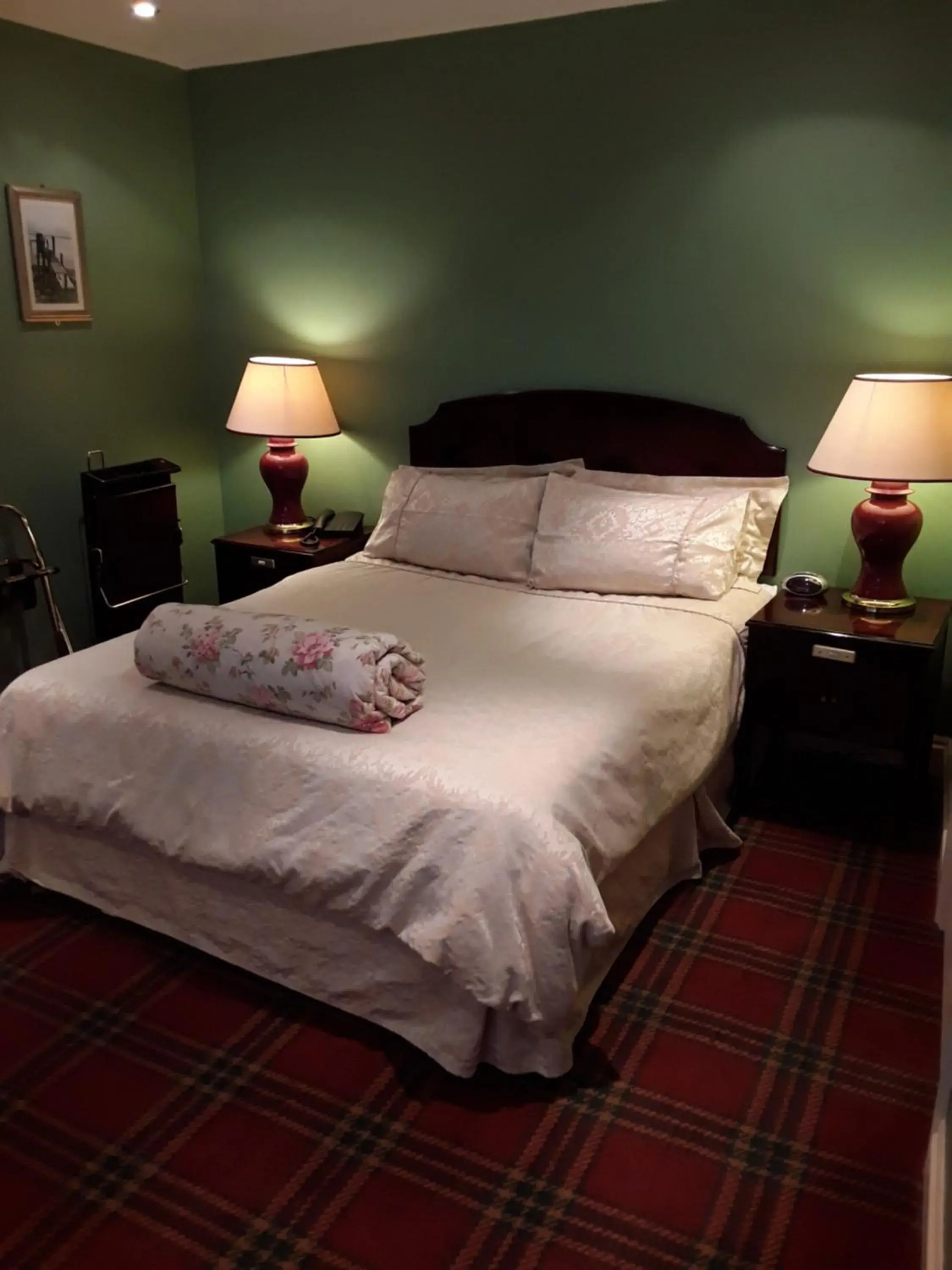 Bed in Langport Arms Hotel