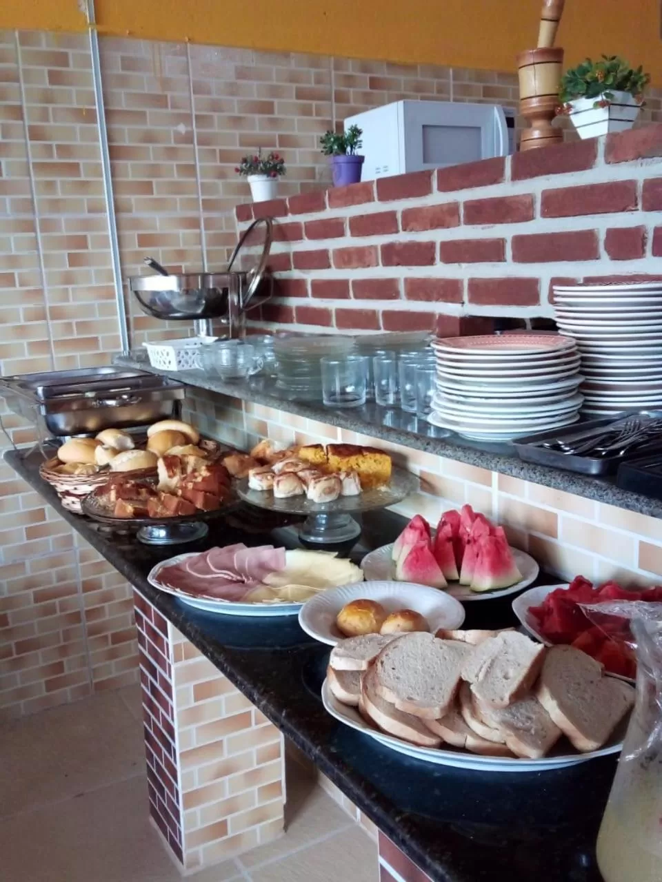 Buffet breakfast, Food in Pousada Recanto Canaã
