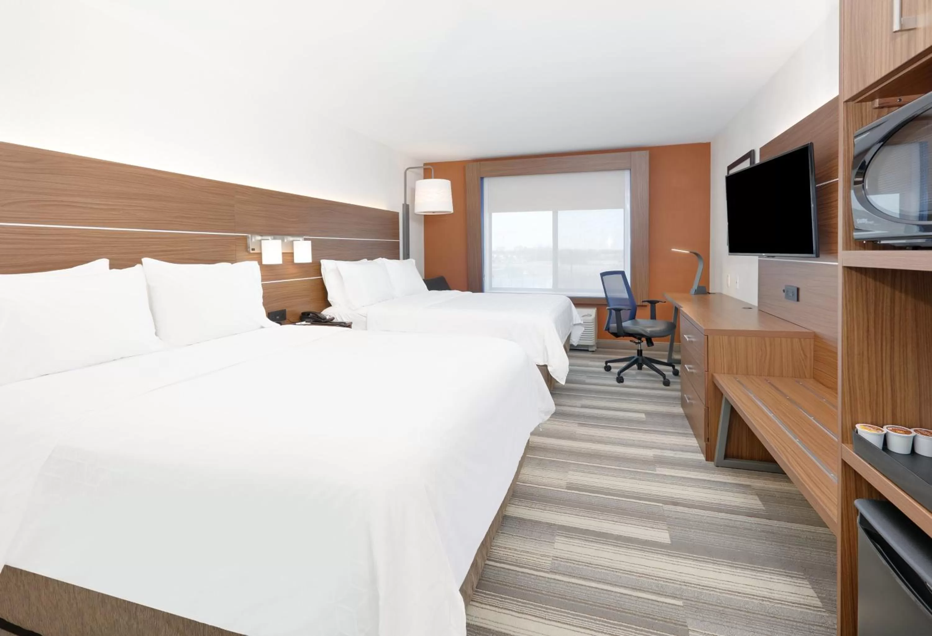 Photo of the whole room, Bed in Holiday Inn Express & Suites Mitchell by IHG