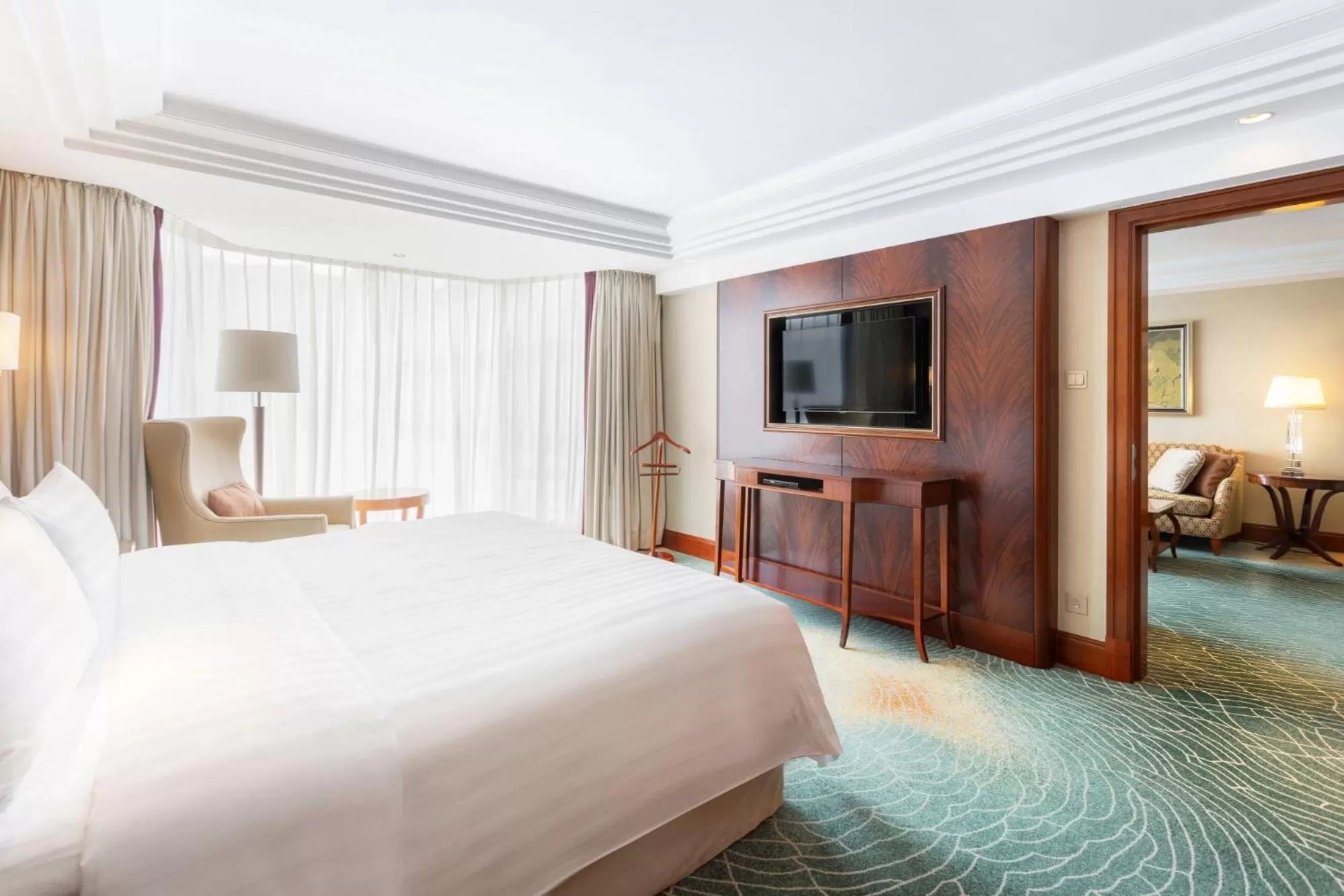 Bed in Kowloon Shangri-La, Hong Kong