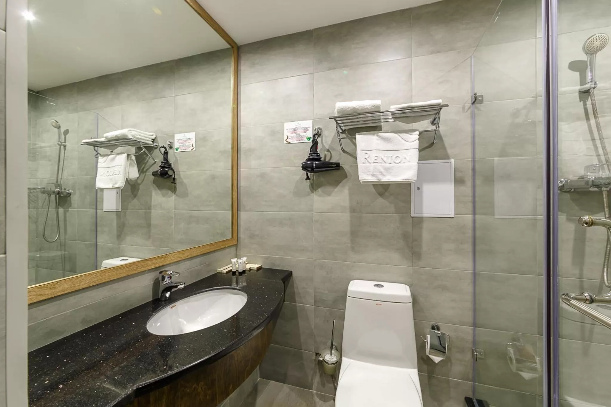 Shower in Renion Hills Hotel