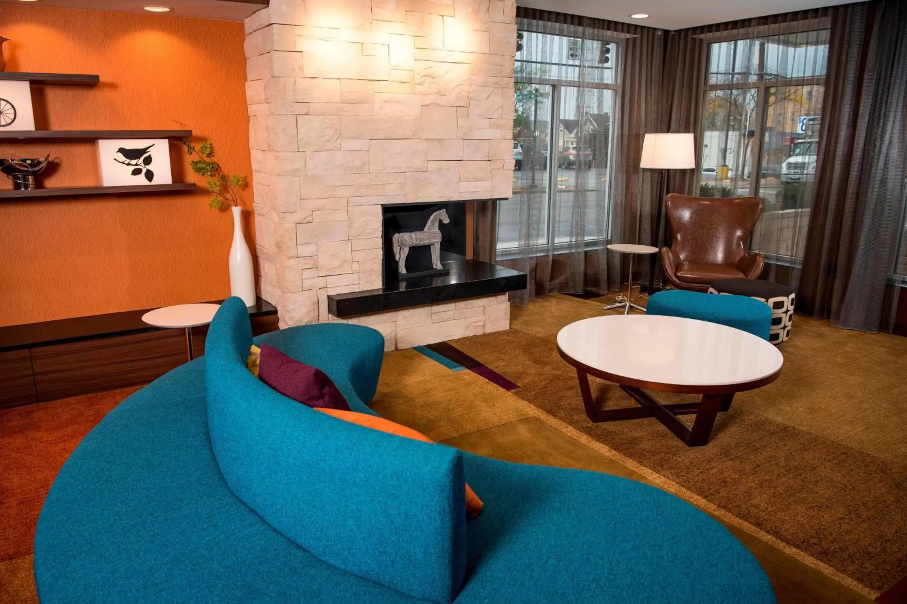 Lobby or reception, Seating Area in Fairfield Inn & Suites by Marriott Cincinnati Uptown/University Area