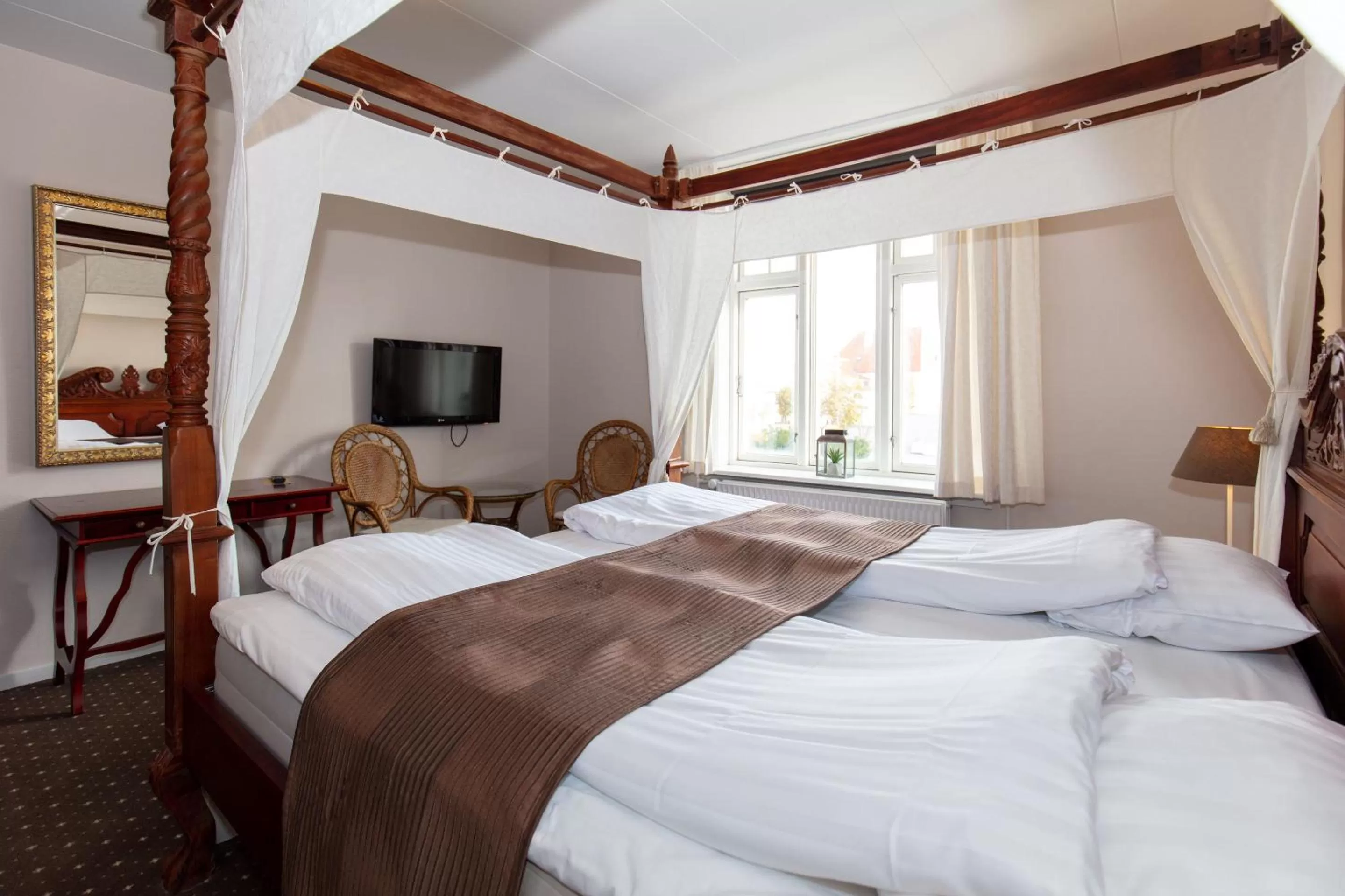 Bed in Foldens Hotel