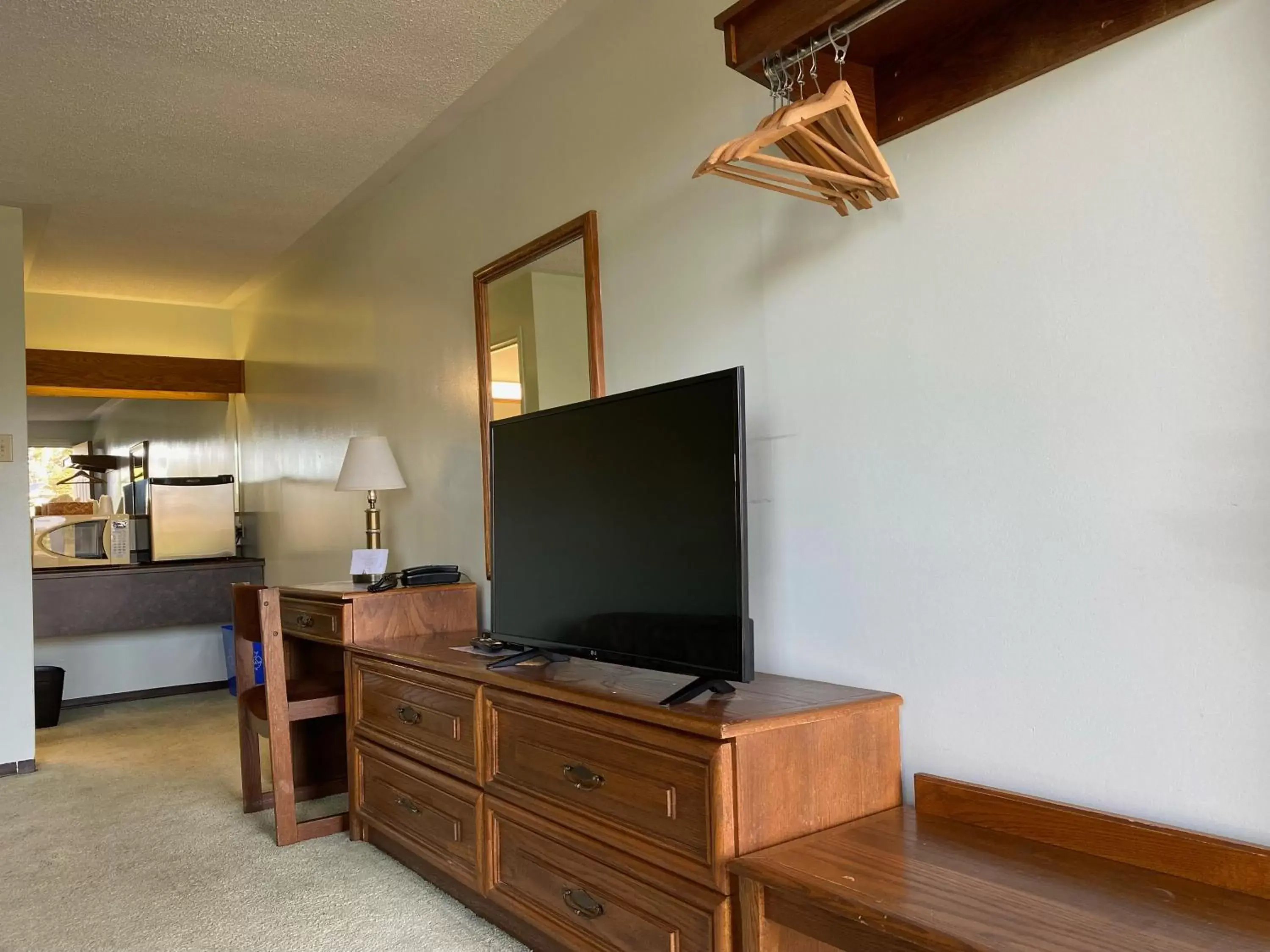 TV and multimedia, TV/Entertainment Center in New Age Inn - Voyageur
