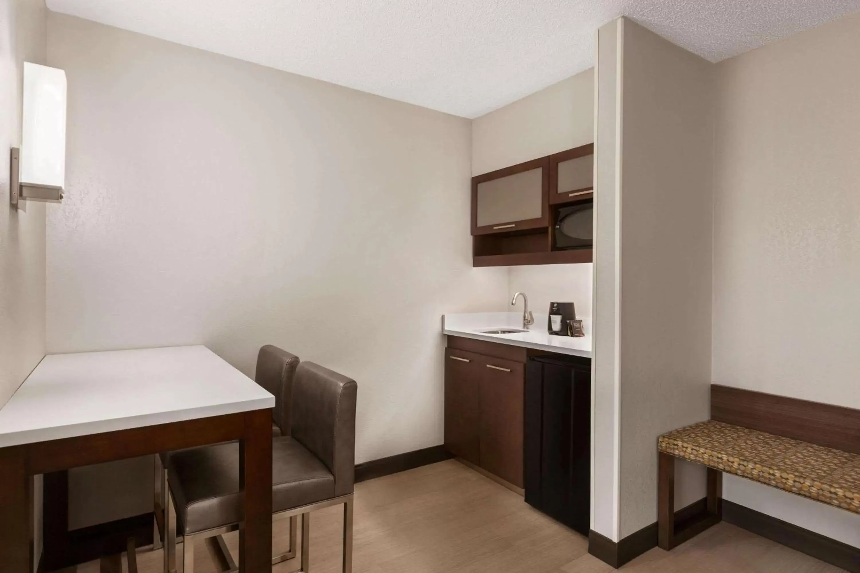 Photo of the whole room, Kitchen/Kitchenette in Ramada by Wyndham Suites Orlando Airport