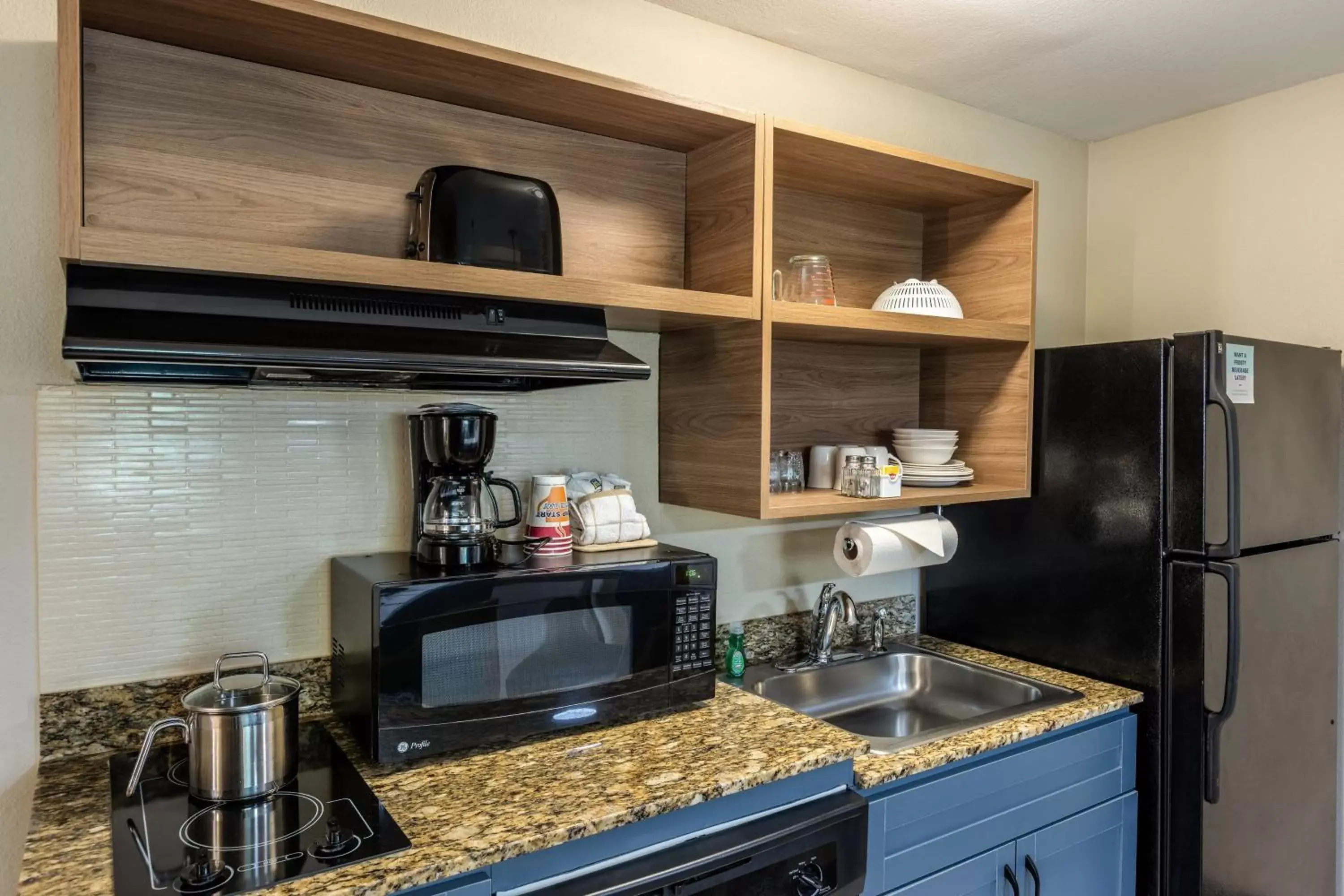 Photo of the whole room, Kitchen/Kitchenette in Candlewood Suites - Bluffton-Hilton Head, an IHG Hotel