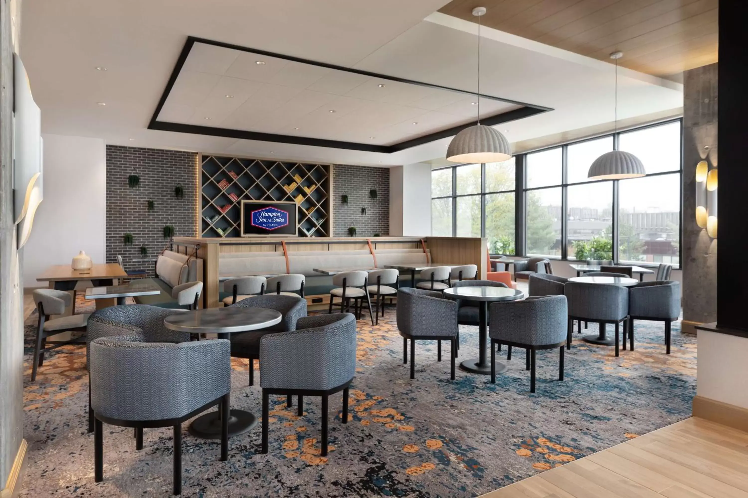 Lobby or reception, Lounge/Bar in Hampton Inn & Suites Watertown Boston, Ma
