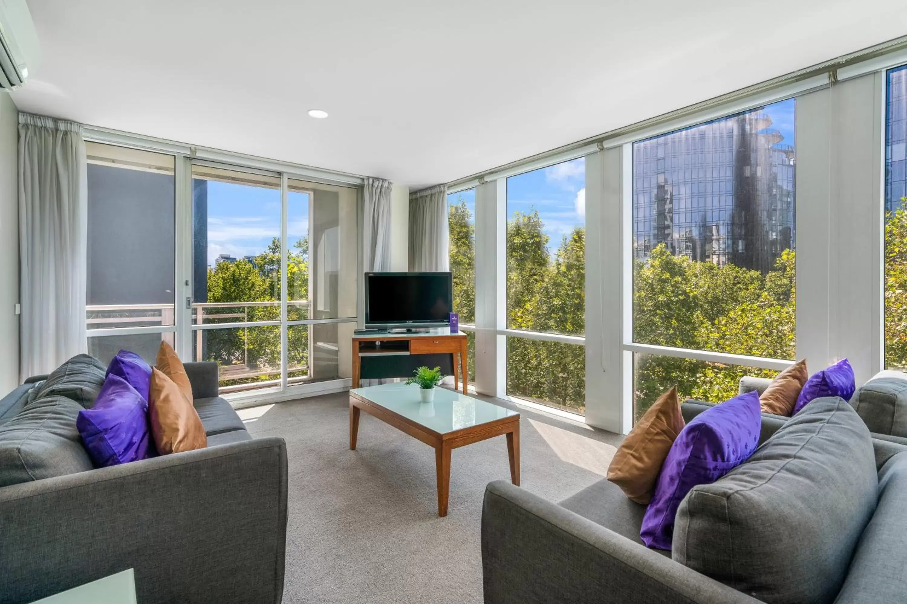 Living room, Seating Area in Park Regis Griffin Suites