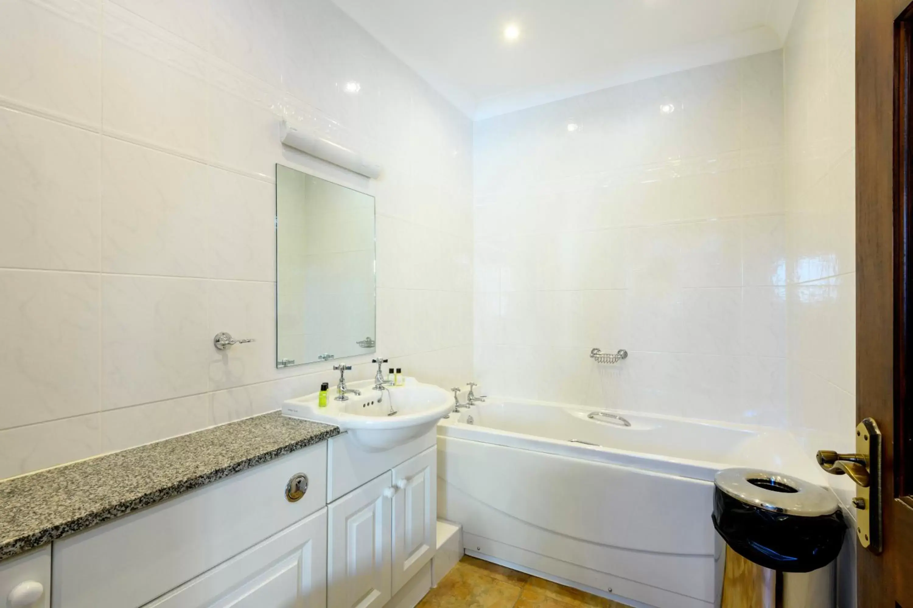 Bathroom in Porth Veor Manor Villas & Apartments