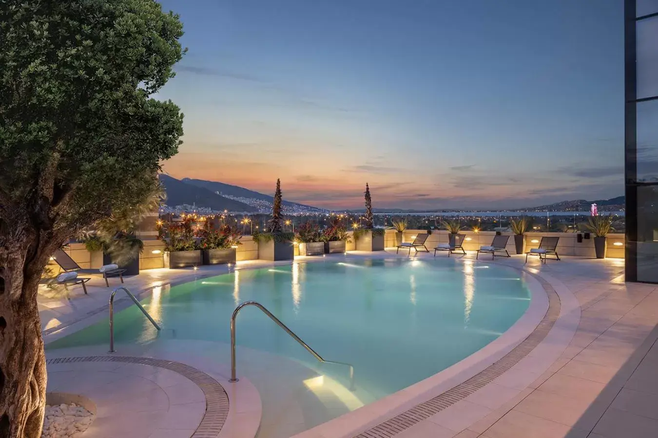 Swimming pool in Hyatt Regency Izmir IstinyePark Swimming pool in Hyatt Regency Izmir IstinyePark