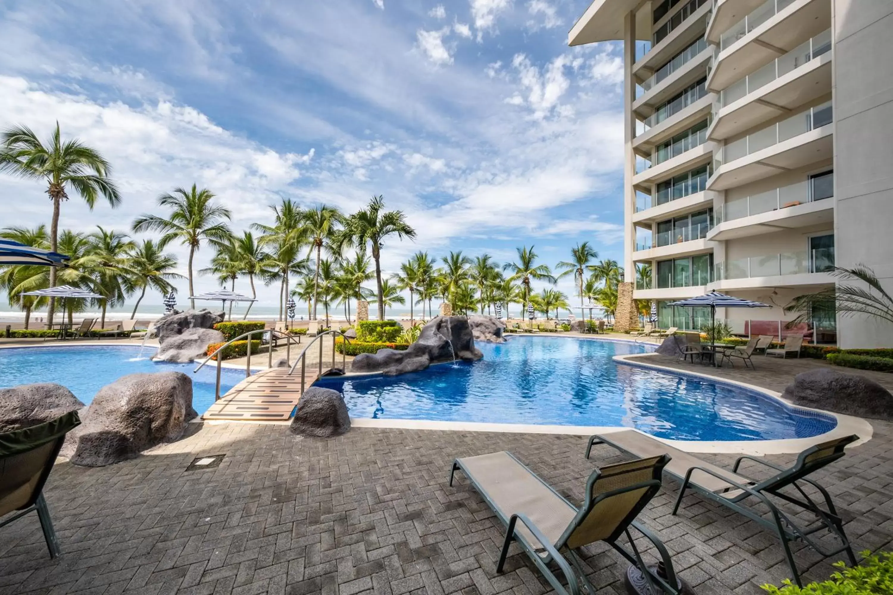 Swimming Pool in Best in Jaco Condos at Diamante del Sol