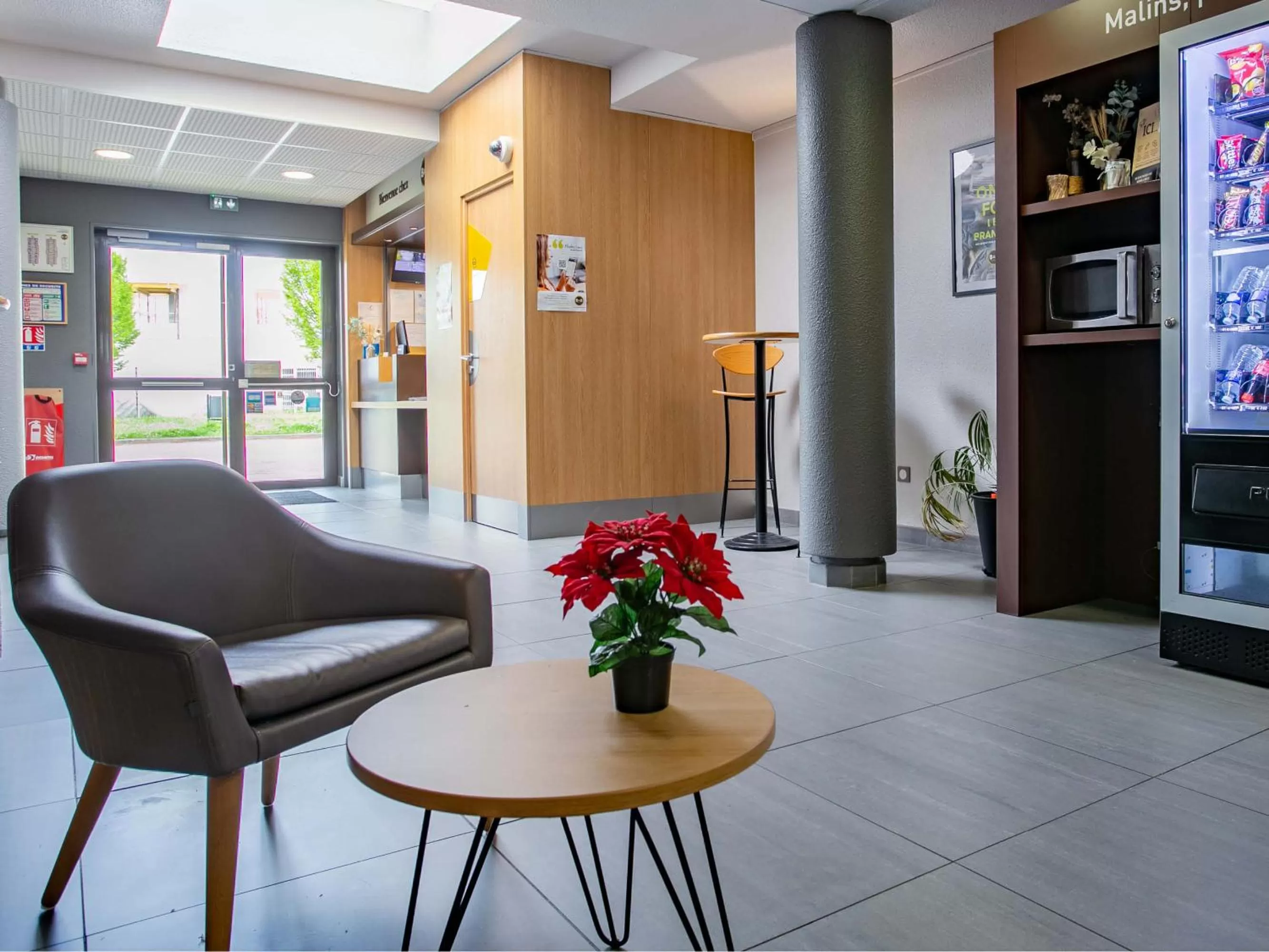 Lobby or reception in B&B HOTEL Strasbourg Nord Artisans