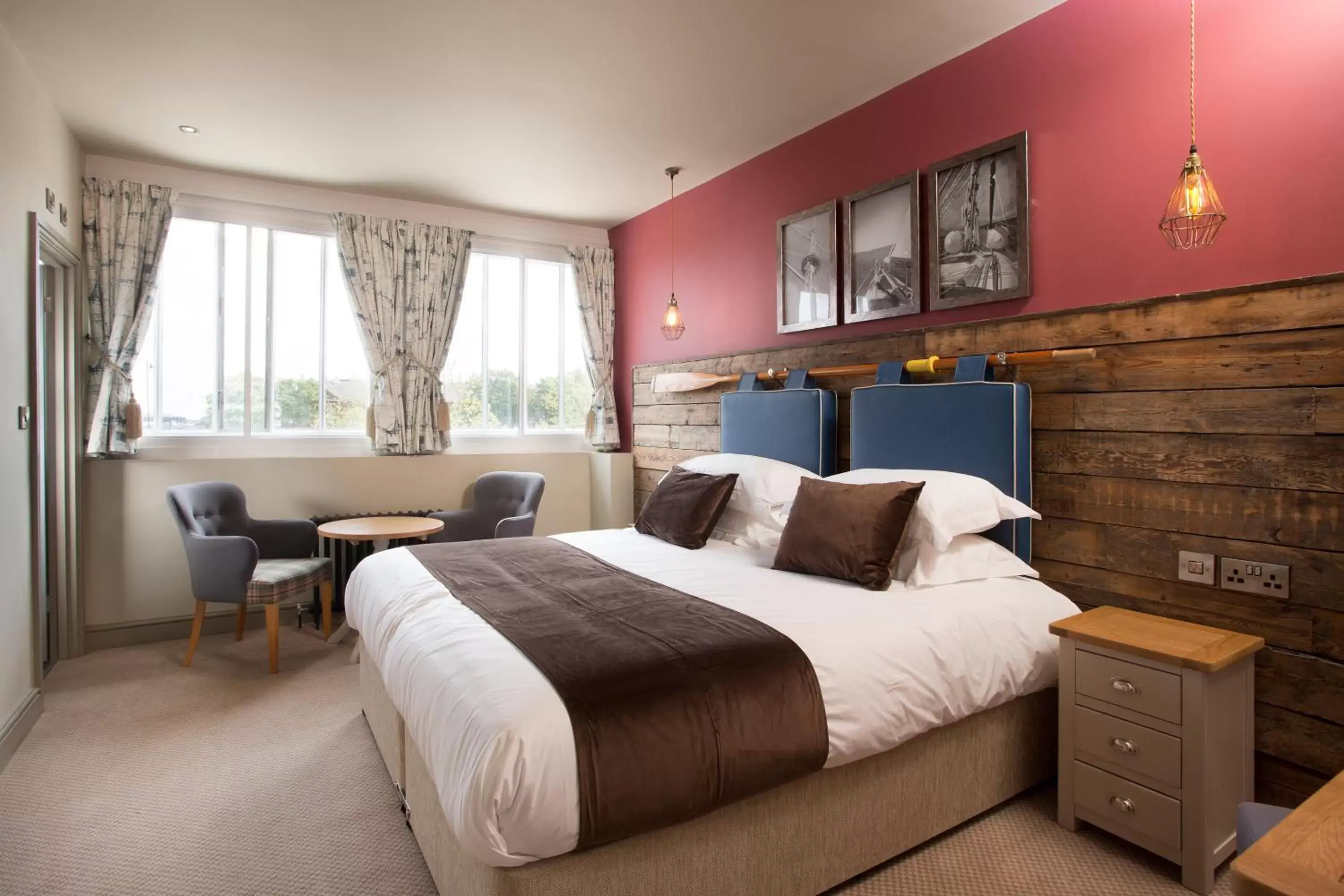 Photo of the whole room, Bed in The Ship & Trades Photo of the whole room, Bed in The Ship & Trades