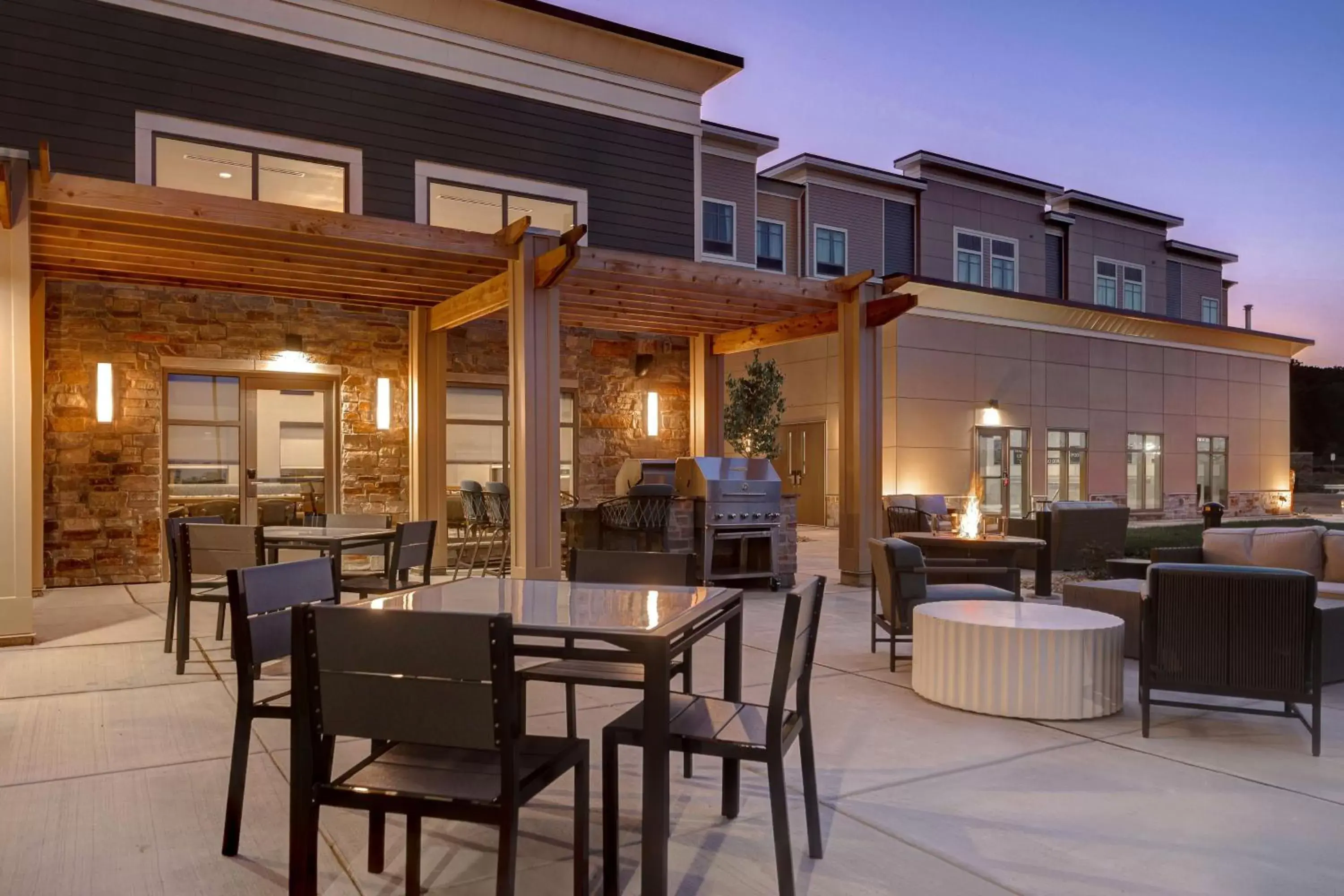 Property building, Restaurant/Places to Eat in Homewood Suites By Hilton Oak Creek Milwaukee