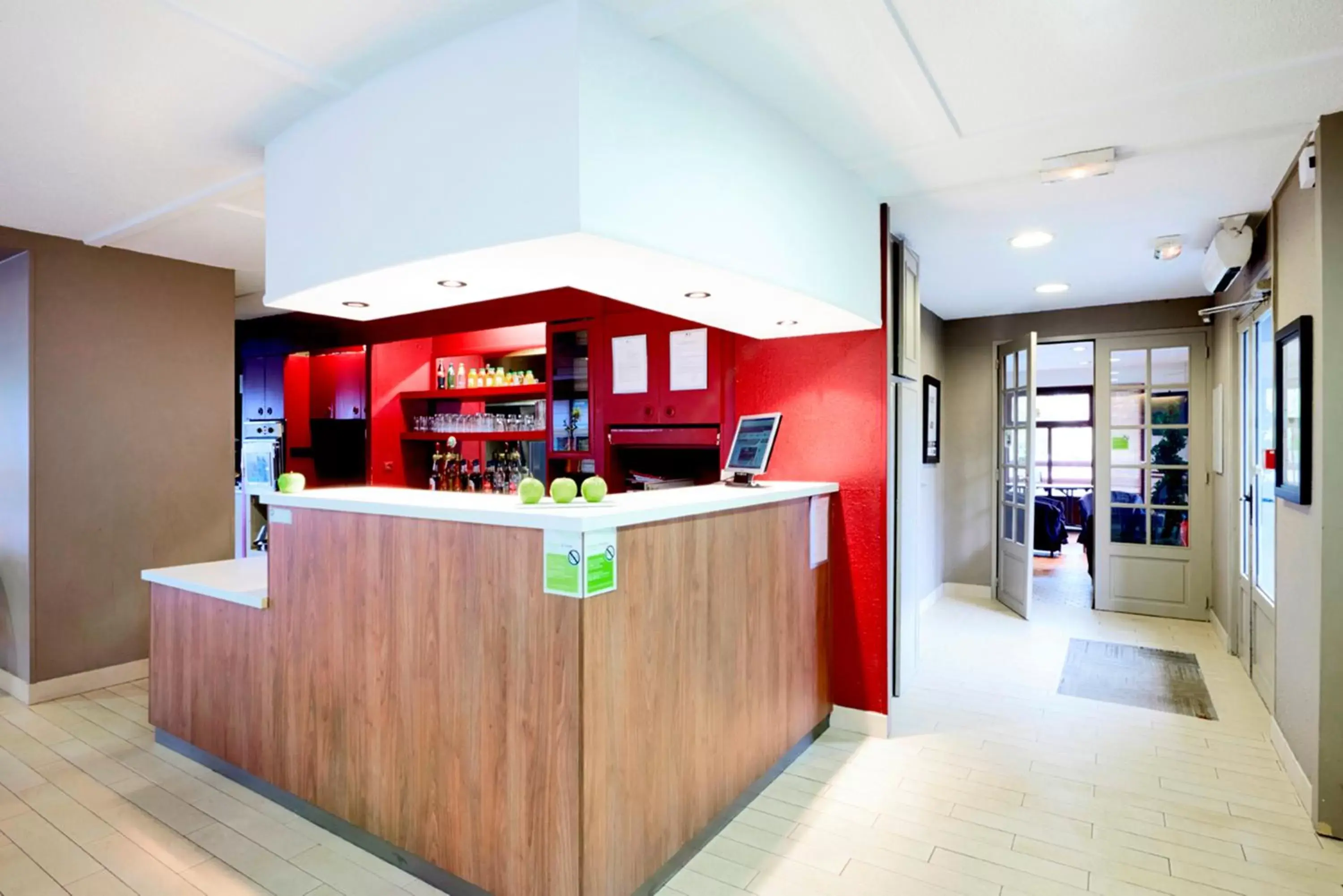 Lobby or reception in Campanile Metz Est Technopole - Restaurant Lobby or reception in Campanile Metz Est Technopole - Restaurant