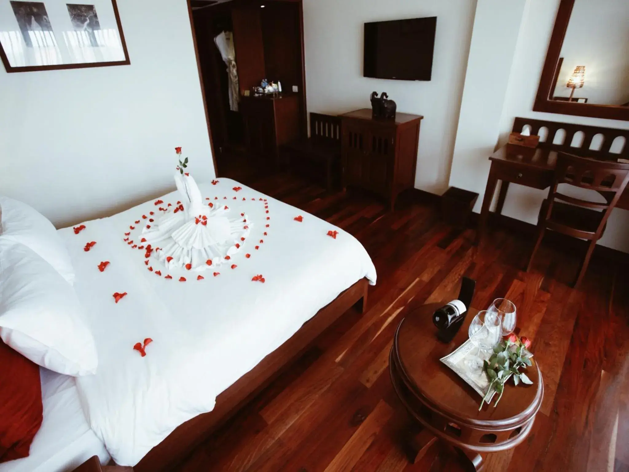 Bedroom, Bed in Royal Angkor Resort & Spa