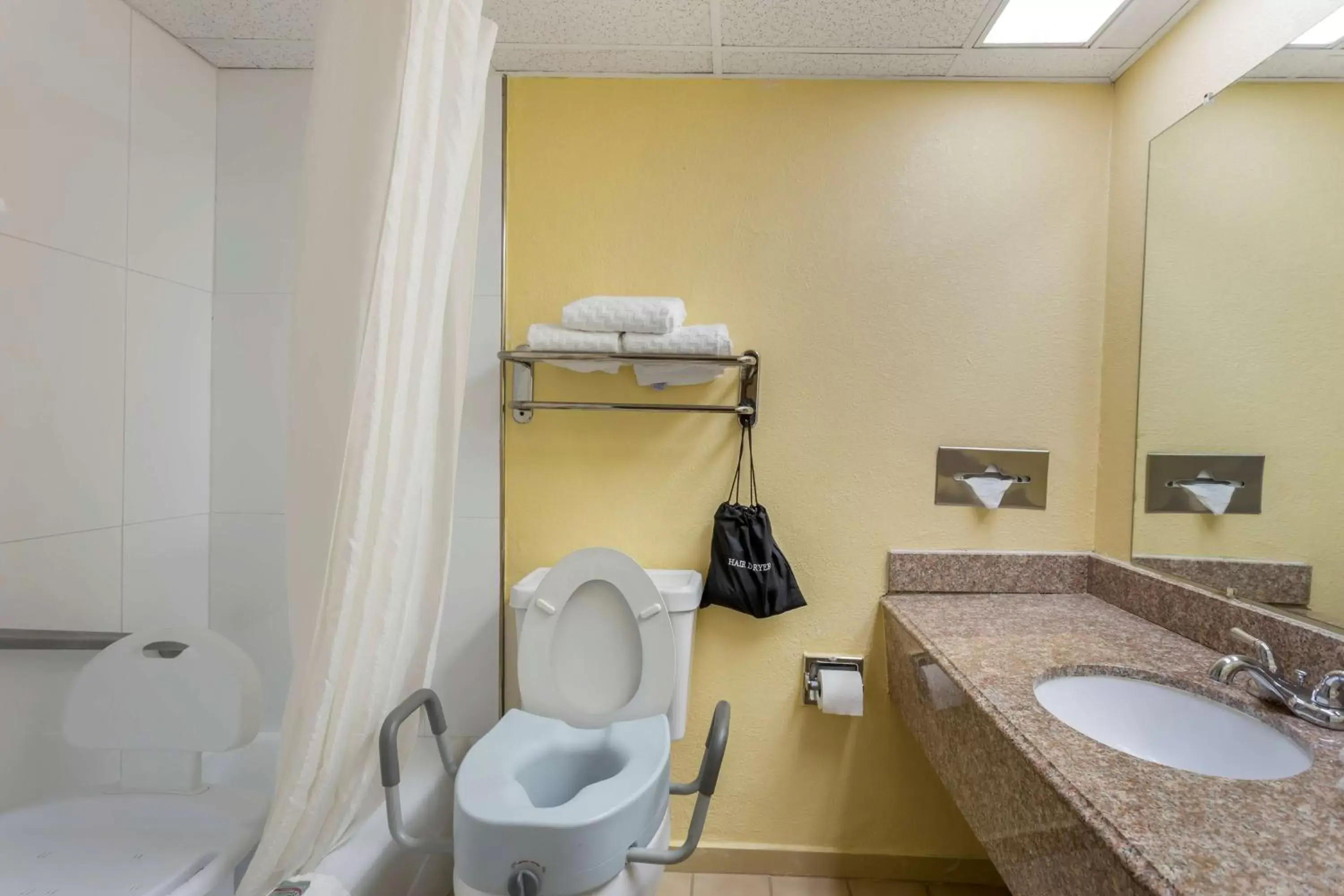 Bathroom in Best Western Benton Inn