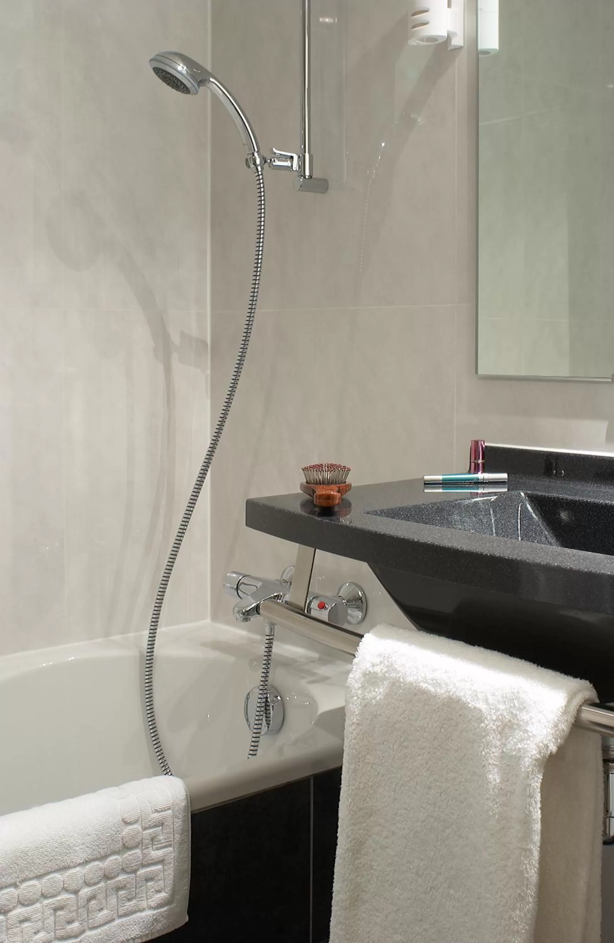 Shower in Escale Oceania Brest