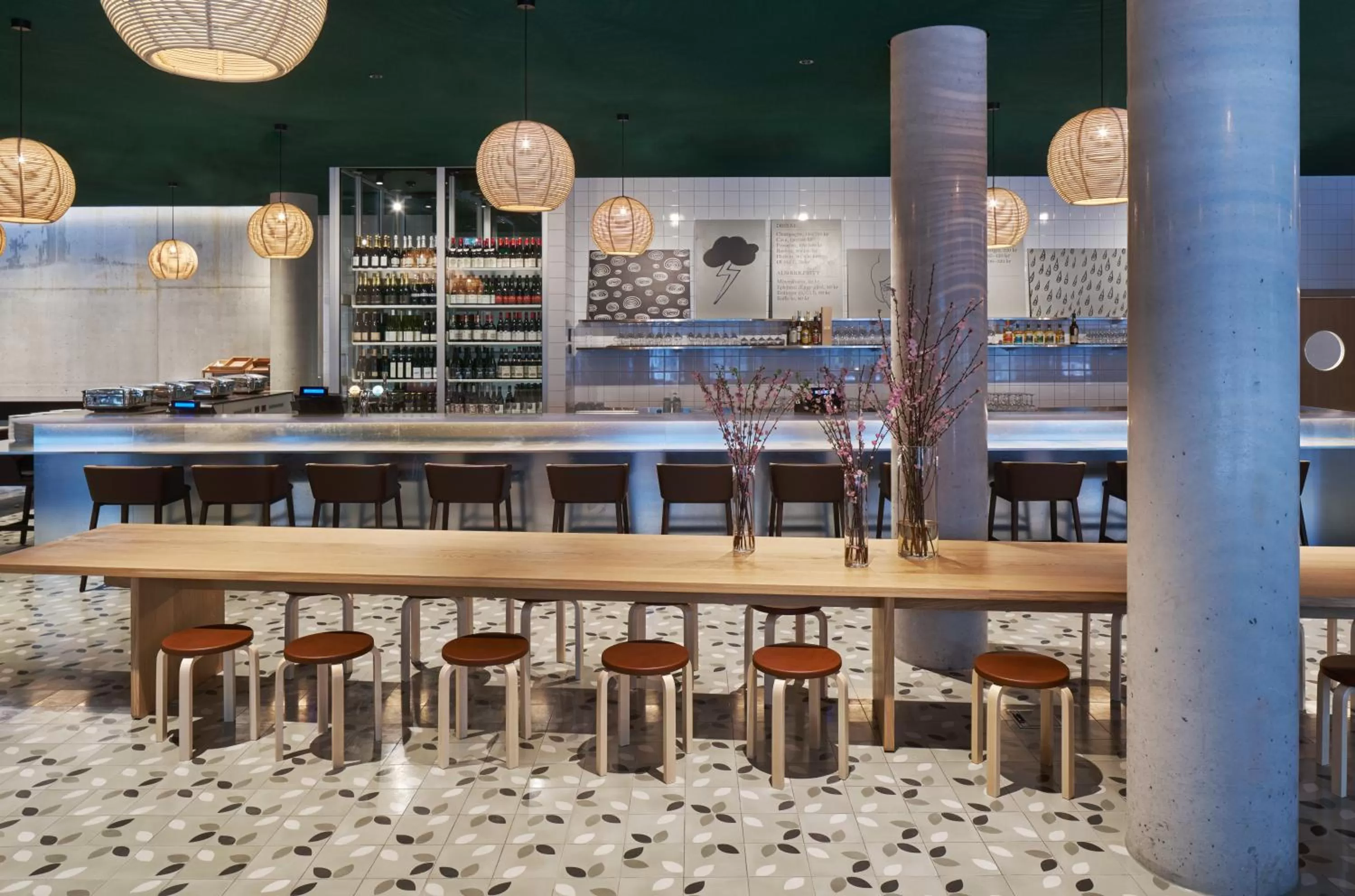 Restaurant/places to eat in Zander K Hotel