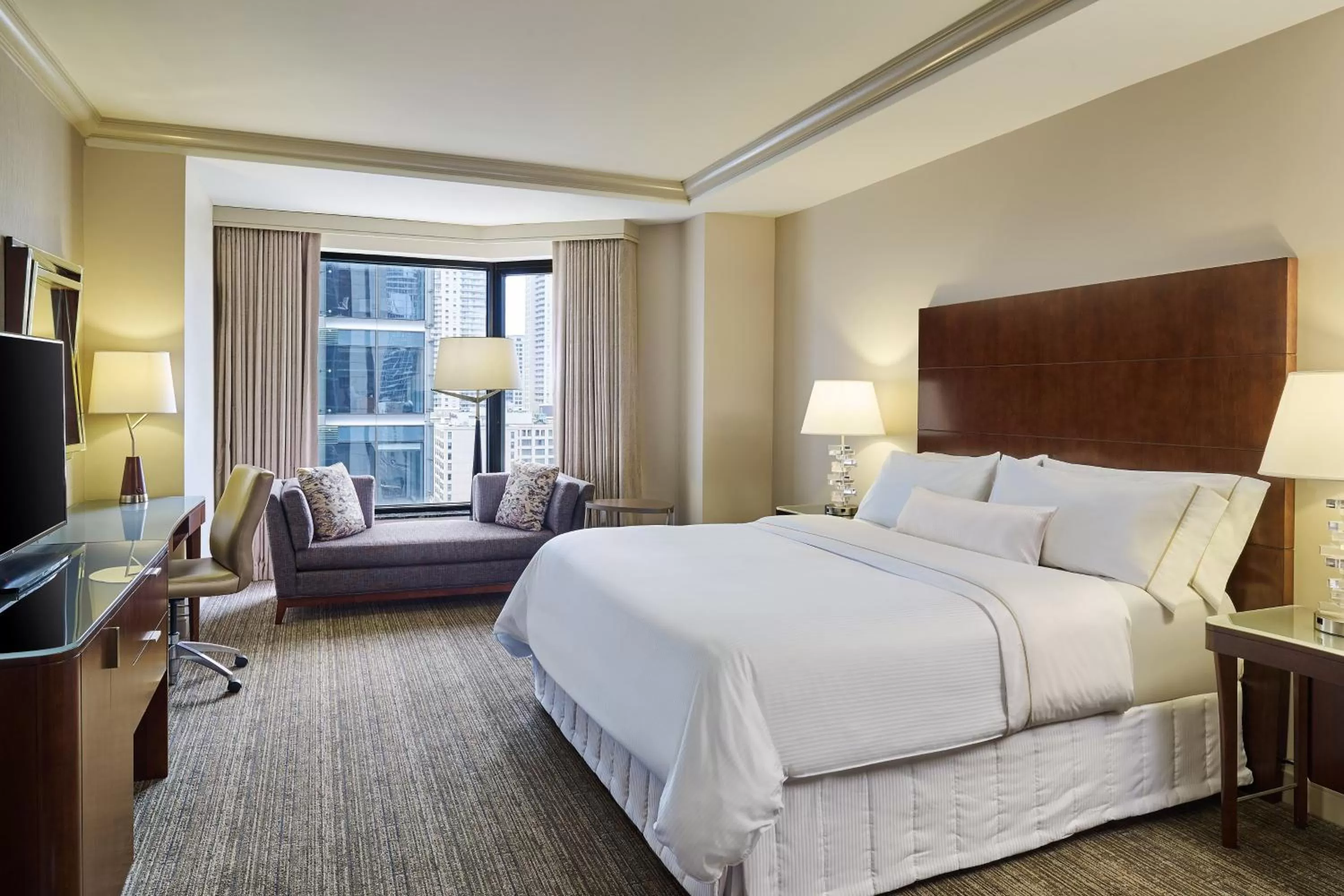 Bedroom, Bed in The Westin Chicago River North