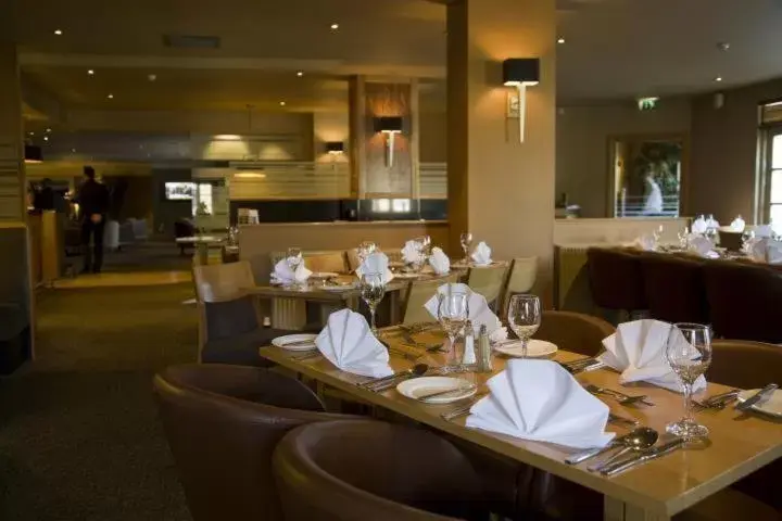 Restaurant/Places to Eat in Park Hotel