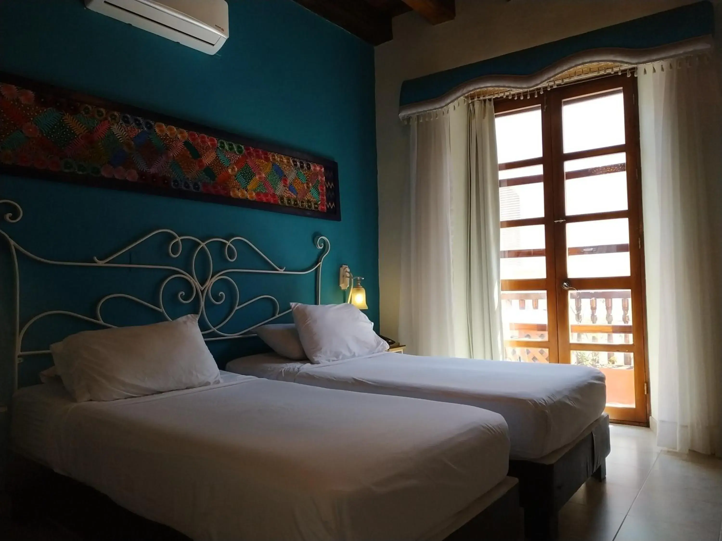 Photo of the whole room, Bed in Casa India Catalina