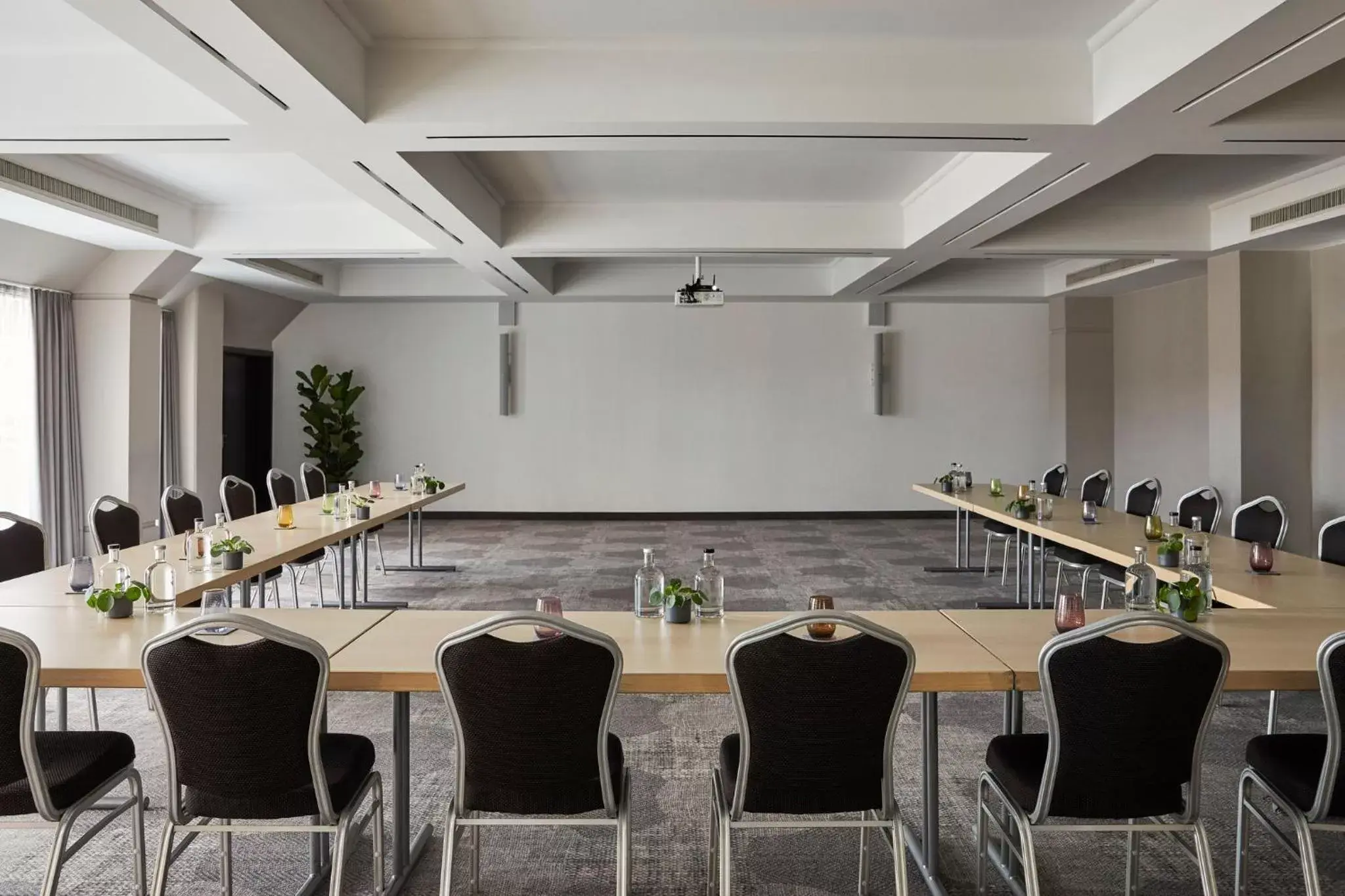 Meeting/conference room in Crowne Plaza Hamburg-City Alster, an IHG Hotel