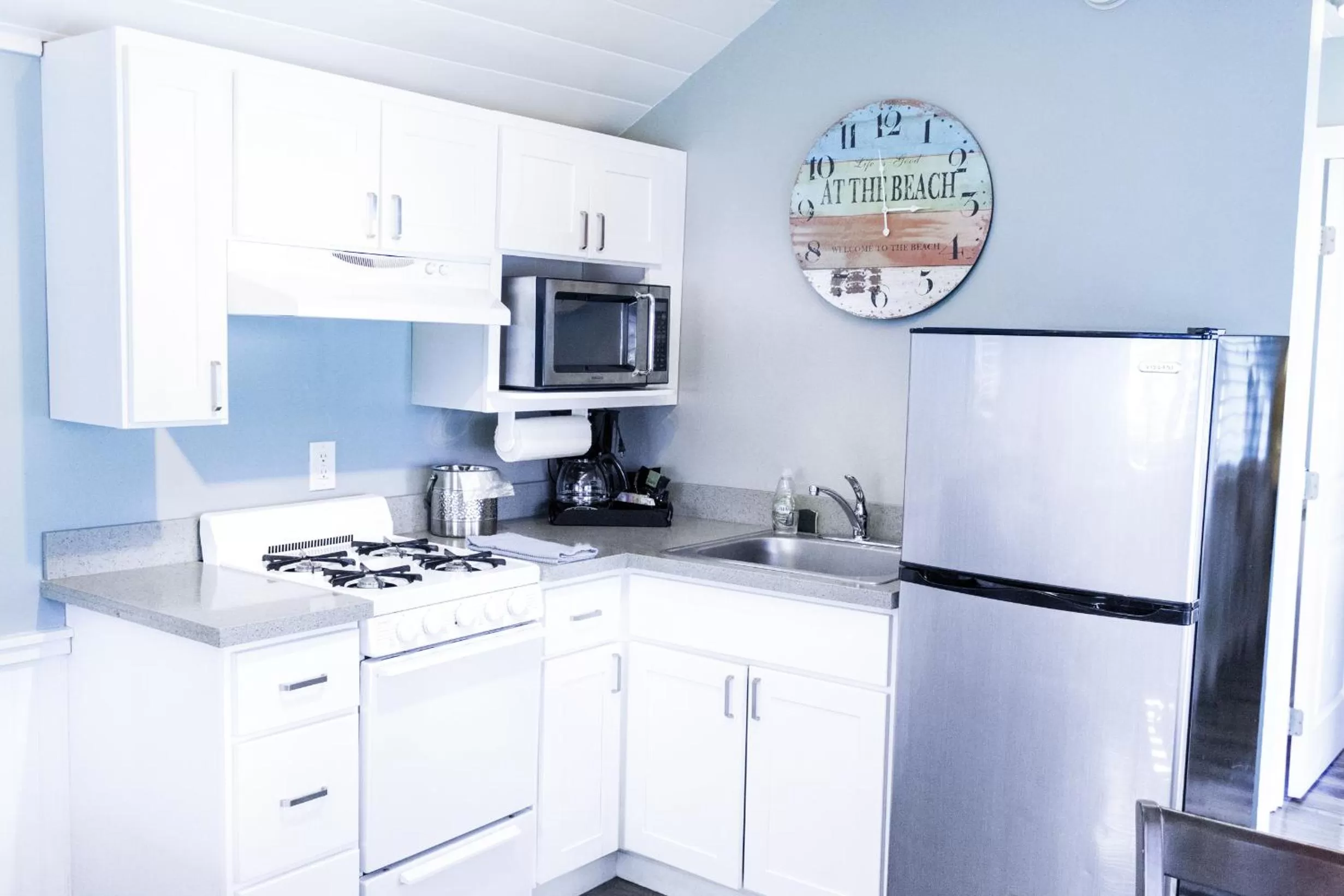 Kitchen or kitchenette in Ocean Echo Inn & Beach Cottages