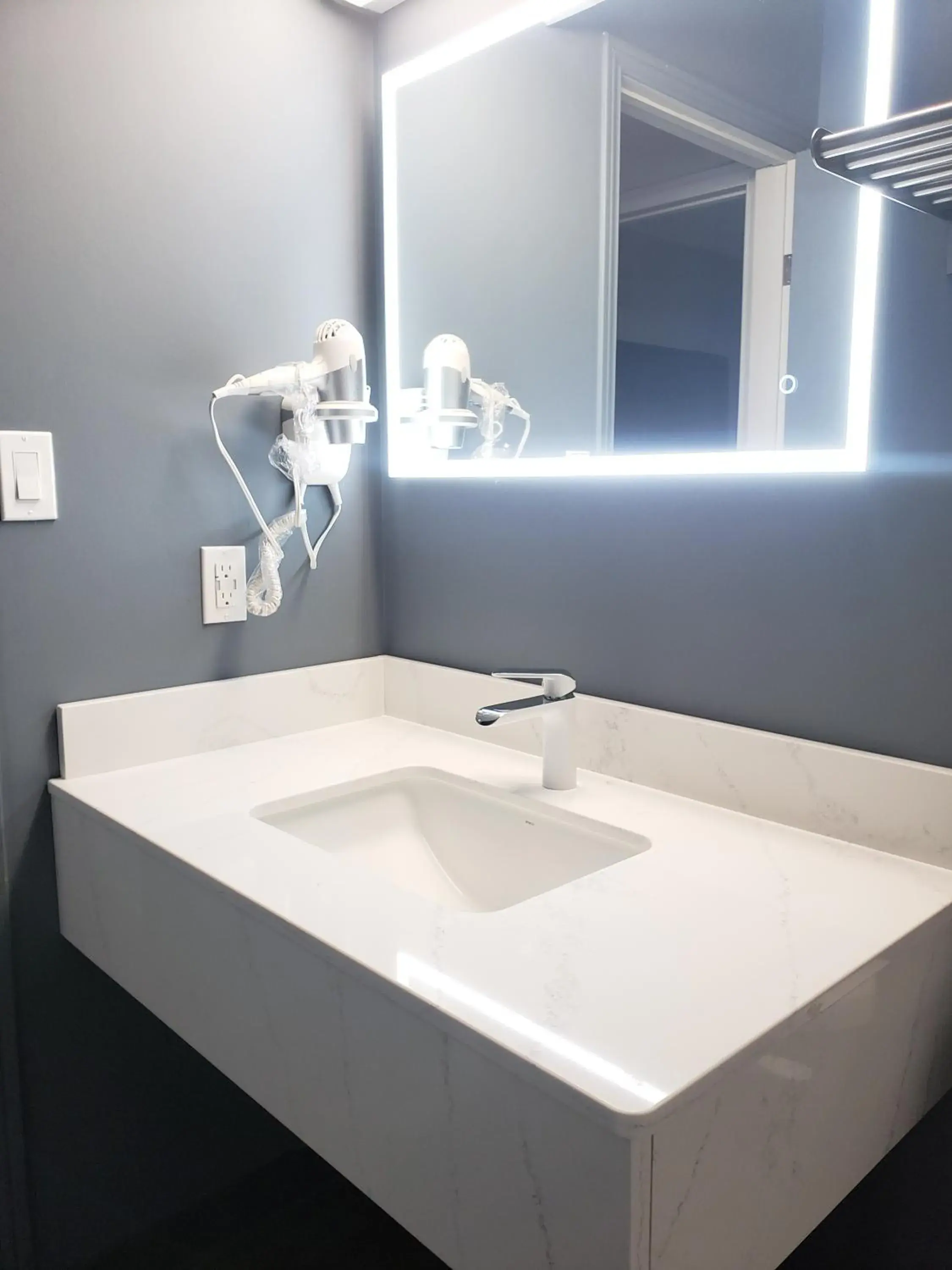 Bathroom in Moonlight Inn & Suites