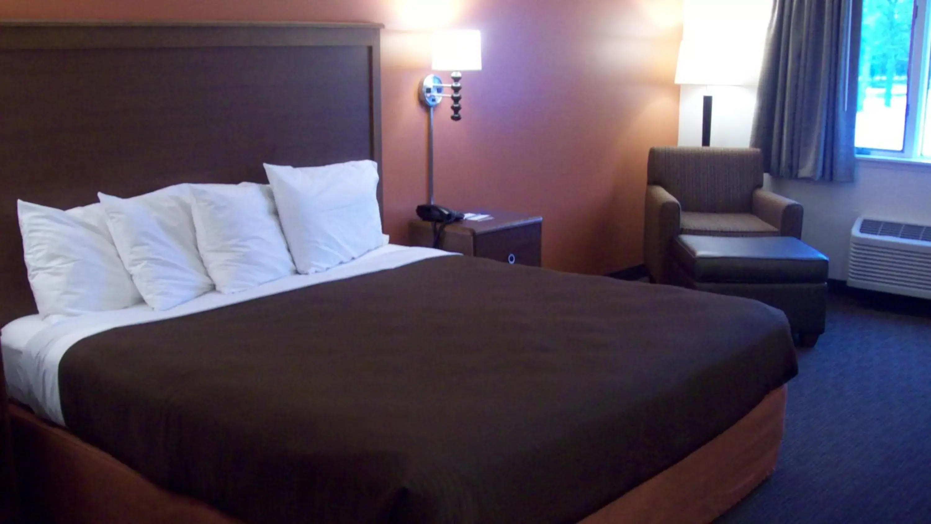 Photo of the whole room, Bed in AmericInn by Wyndham Silver City