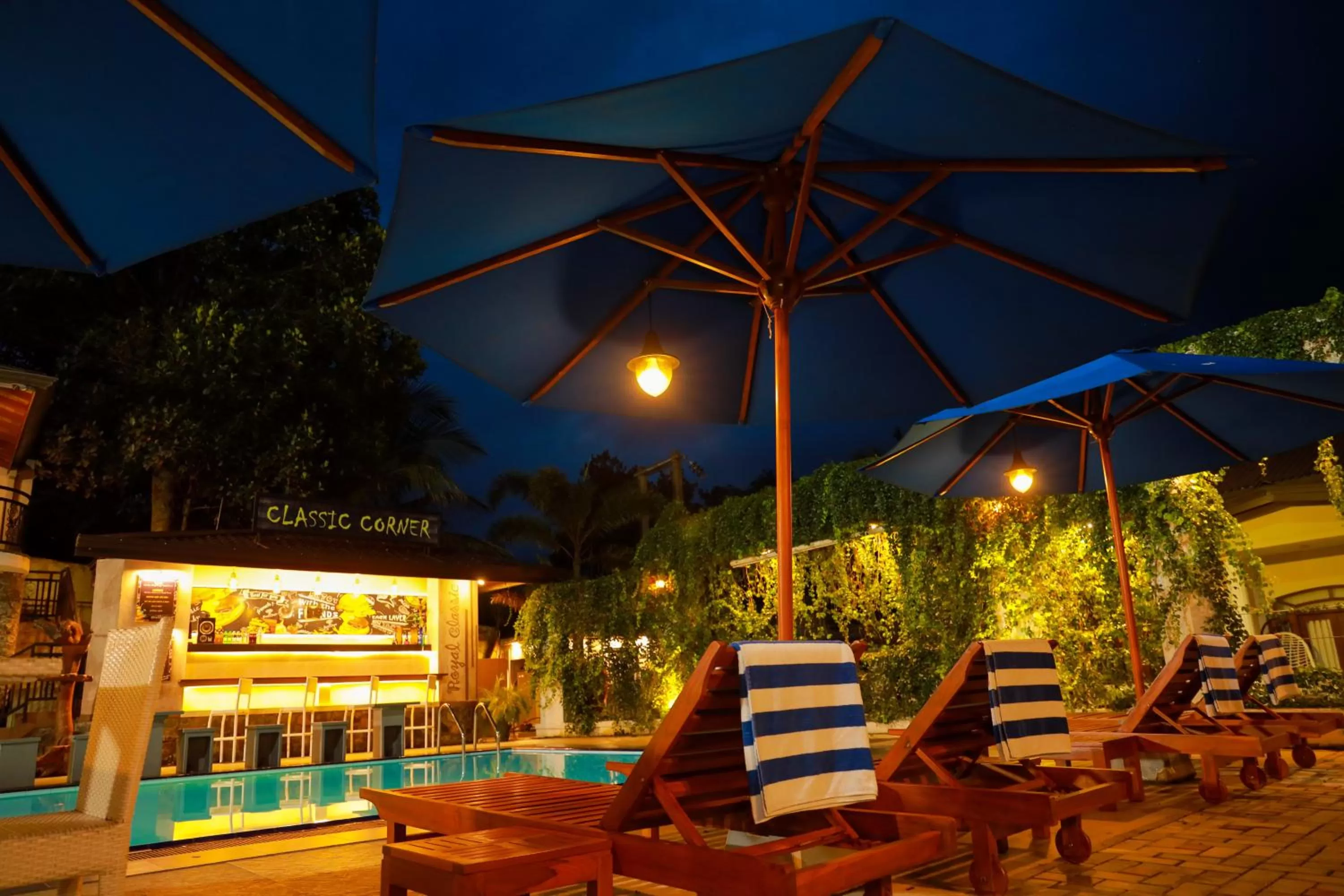 Swimming pool in Royal Classic Resort