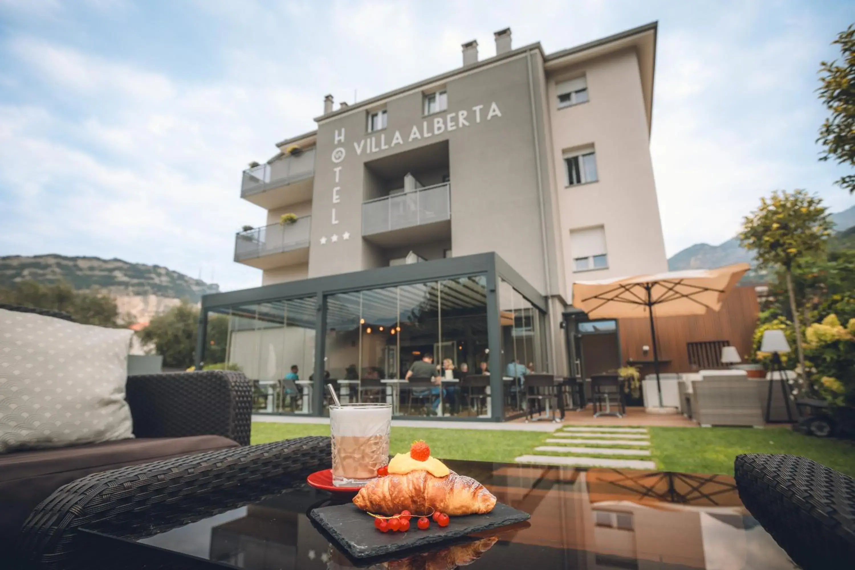 Property building, Swimming Pool in Hotel Villa Alberta