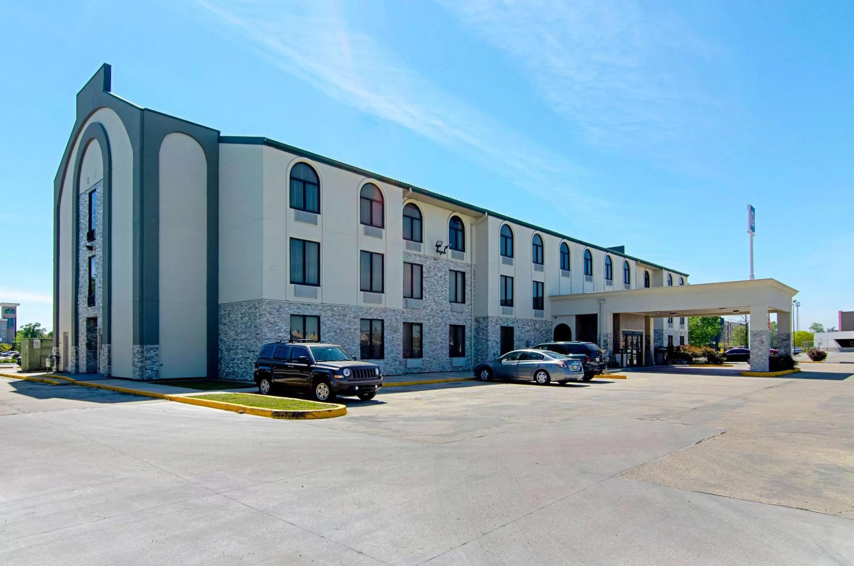 Property building in Quality Inn & Suites Near Tanger Outlet Mall