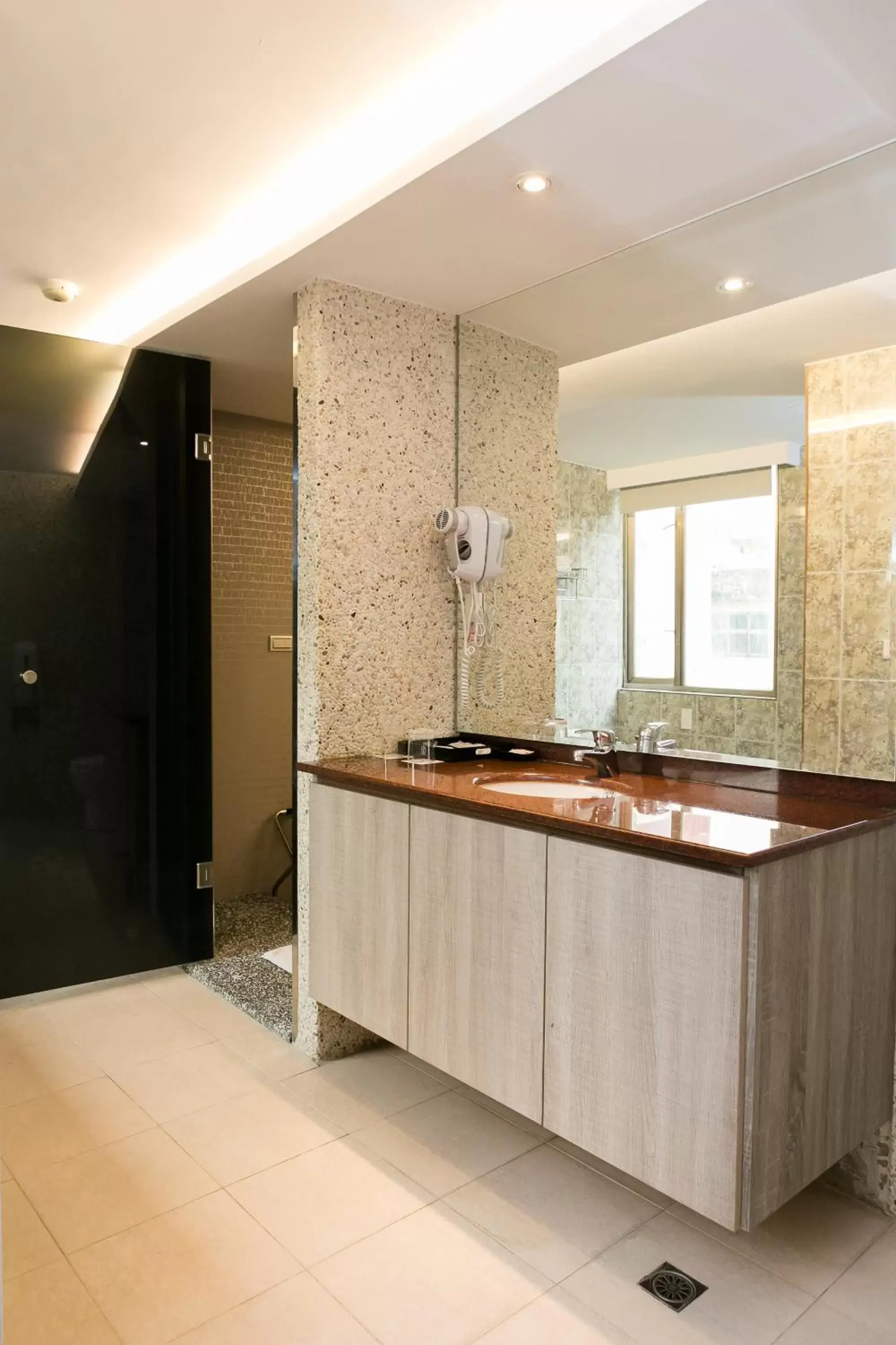 Bathroom, Lobby/Reception in Yuhao Hotel - Hsinchu Branch