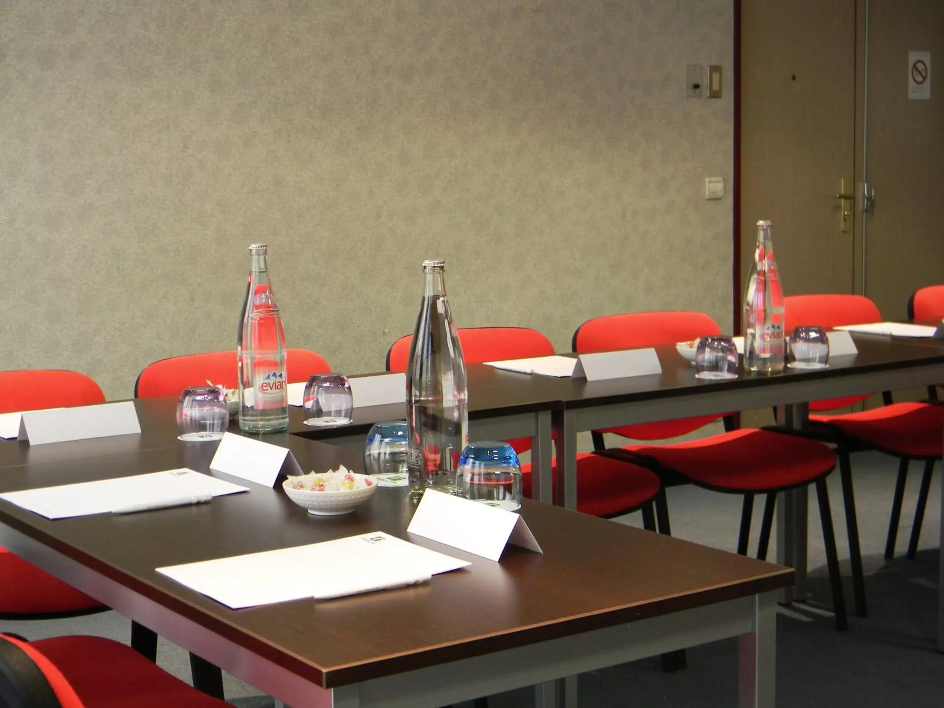 Meeting/conference room, Restaurant/Places to Eat in Holiday Inn Paris Montmartre, an IHG Hotel