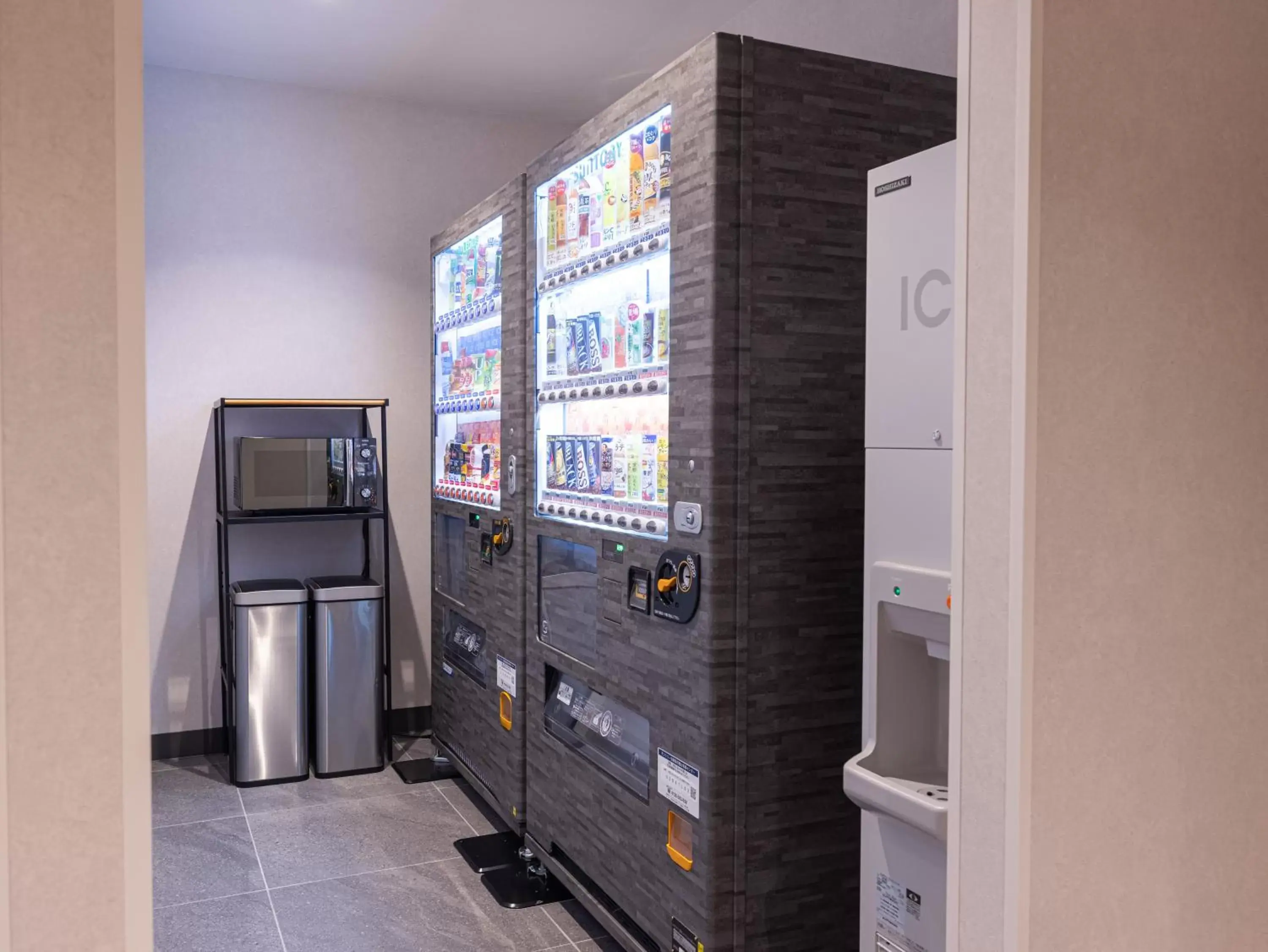 vending machine, TV/Entertainment Center in La'gent Hotel Kyoto Nijo