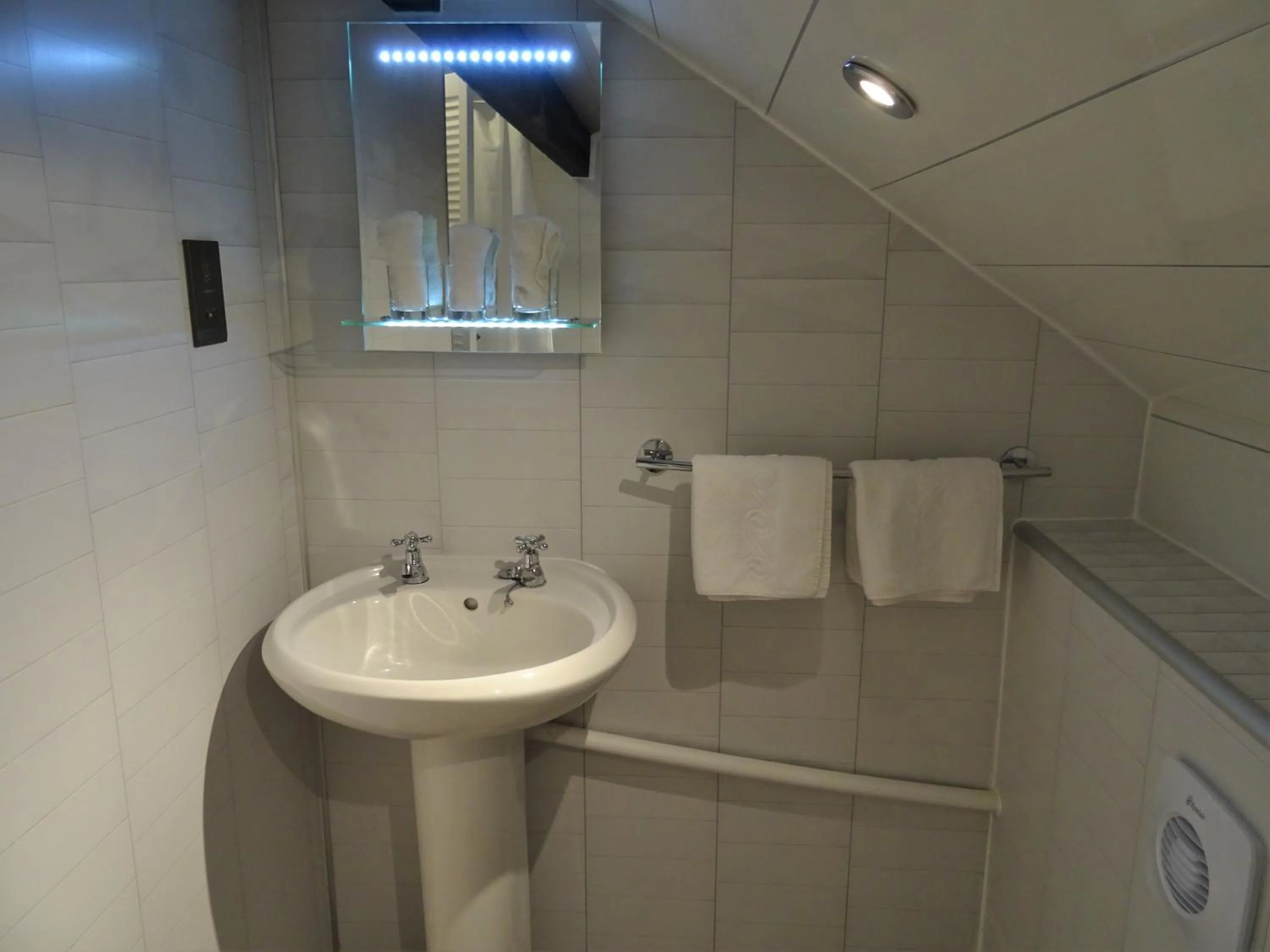 Bathroom in Meadowcroft Guest House