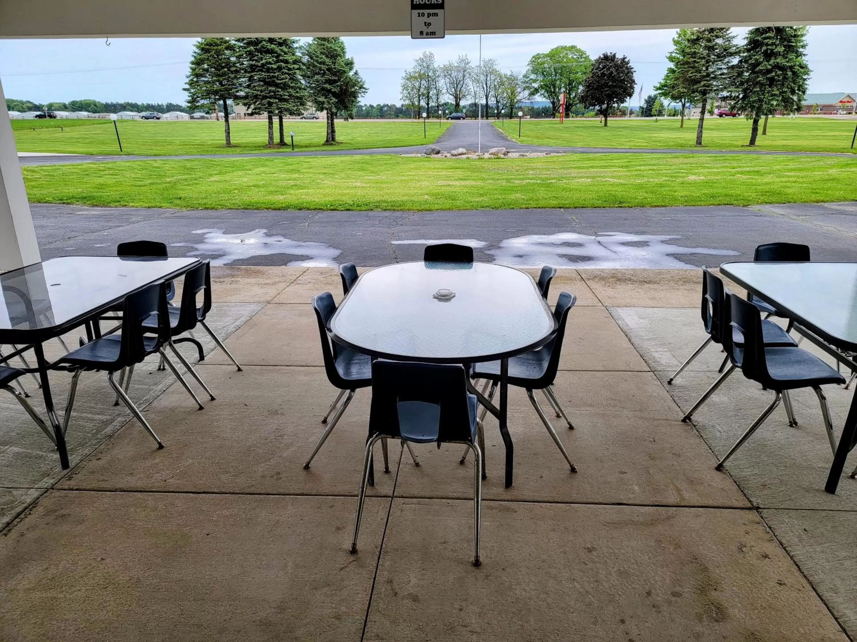 Seating area in Skyview Motel - Prairie du Sac