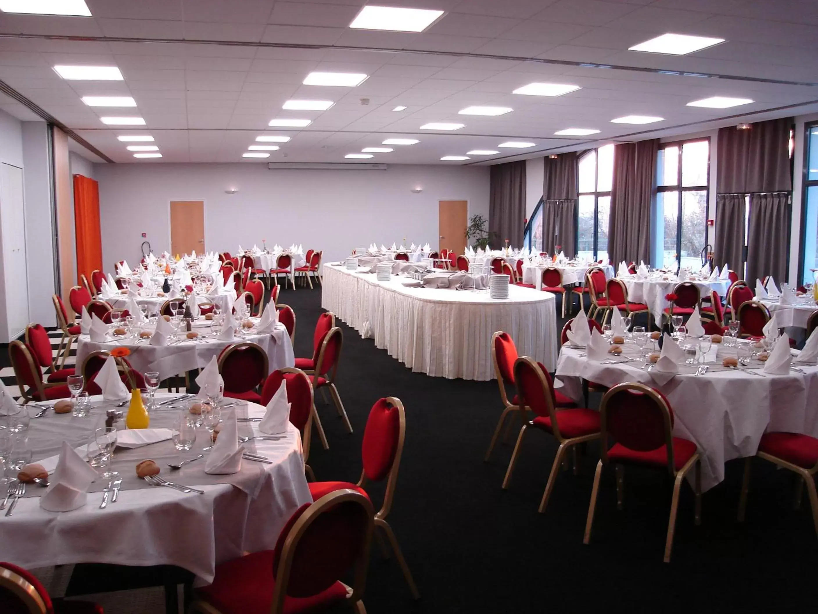 Balcony/Terrace, Banquet Facilities in Hotel Le Paddock