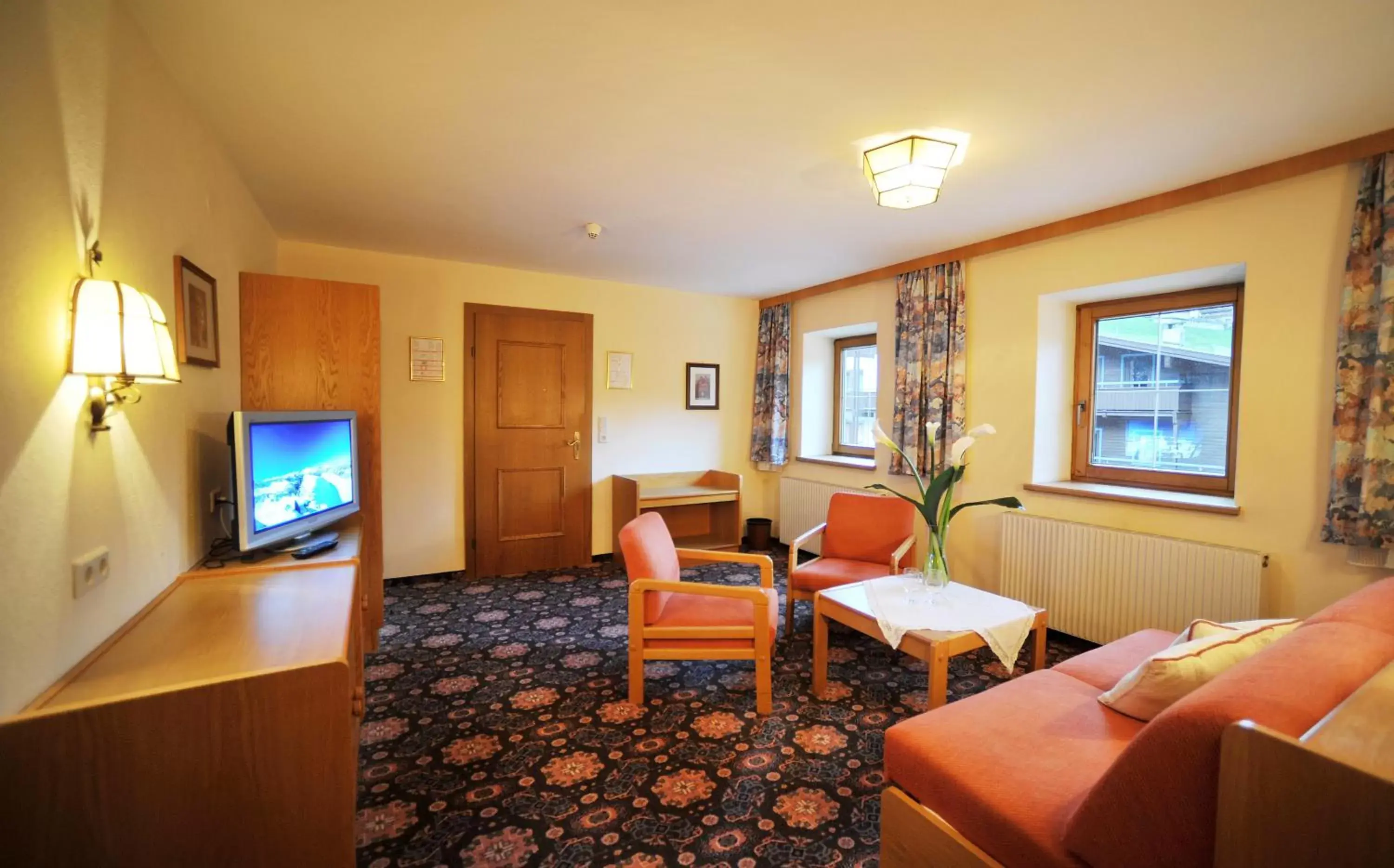 TV and multimedia, TV/Entertainment Center in Thermal-Badhotel Kirchler