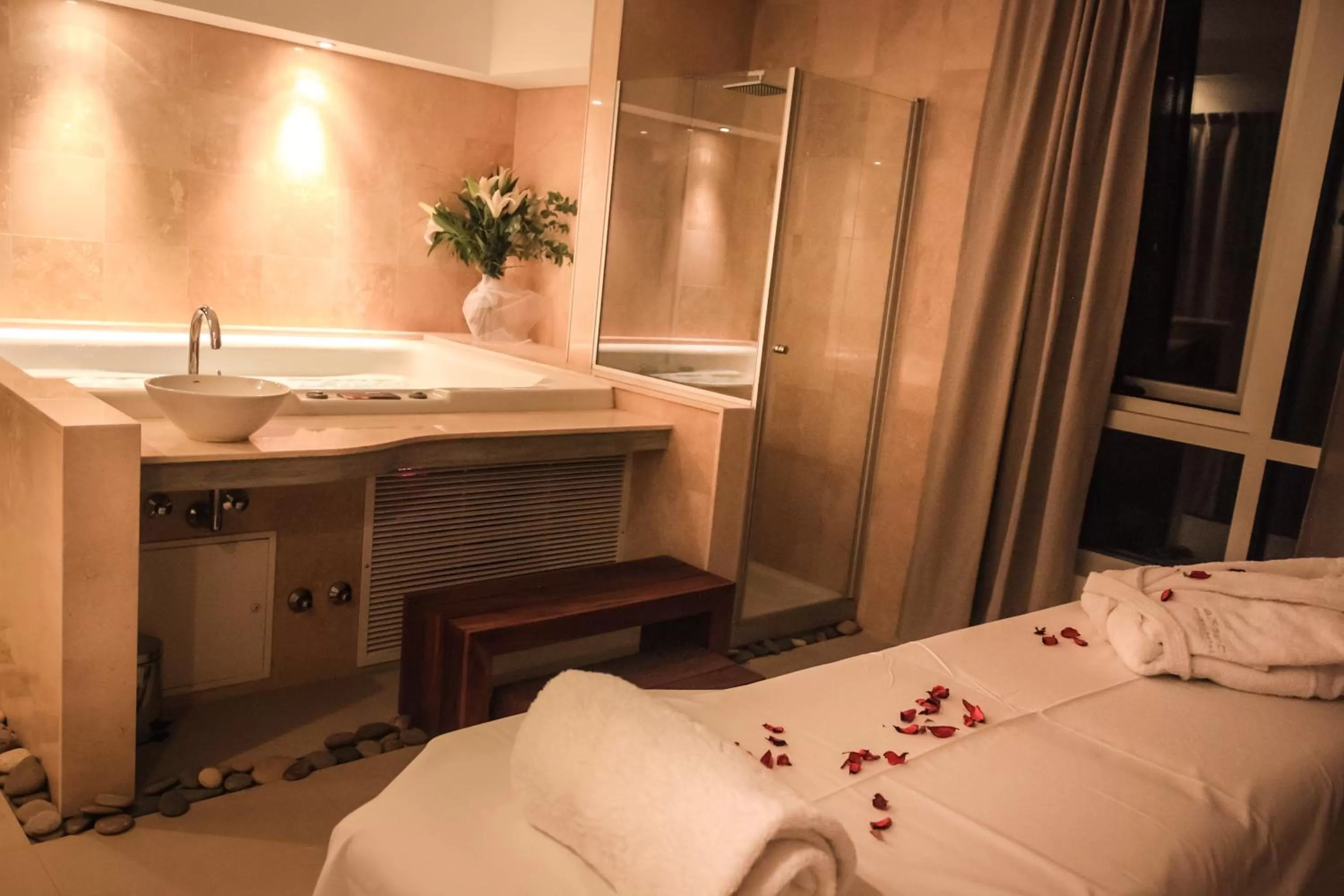 Hot Tub, Bed in AXSUR Design Hotel