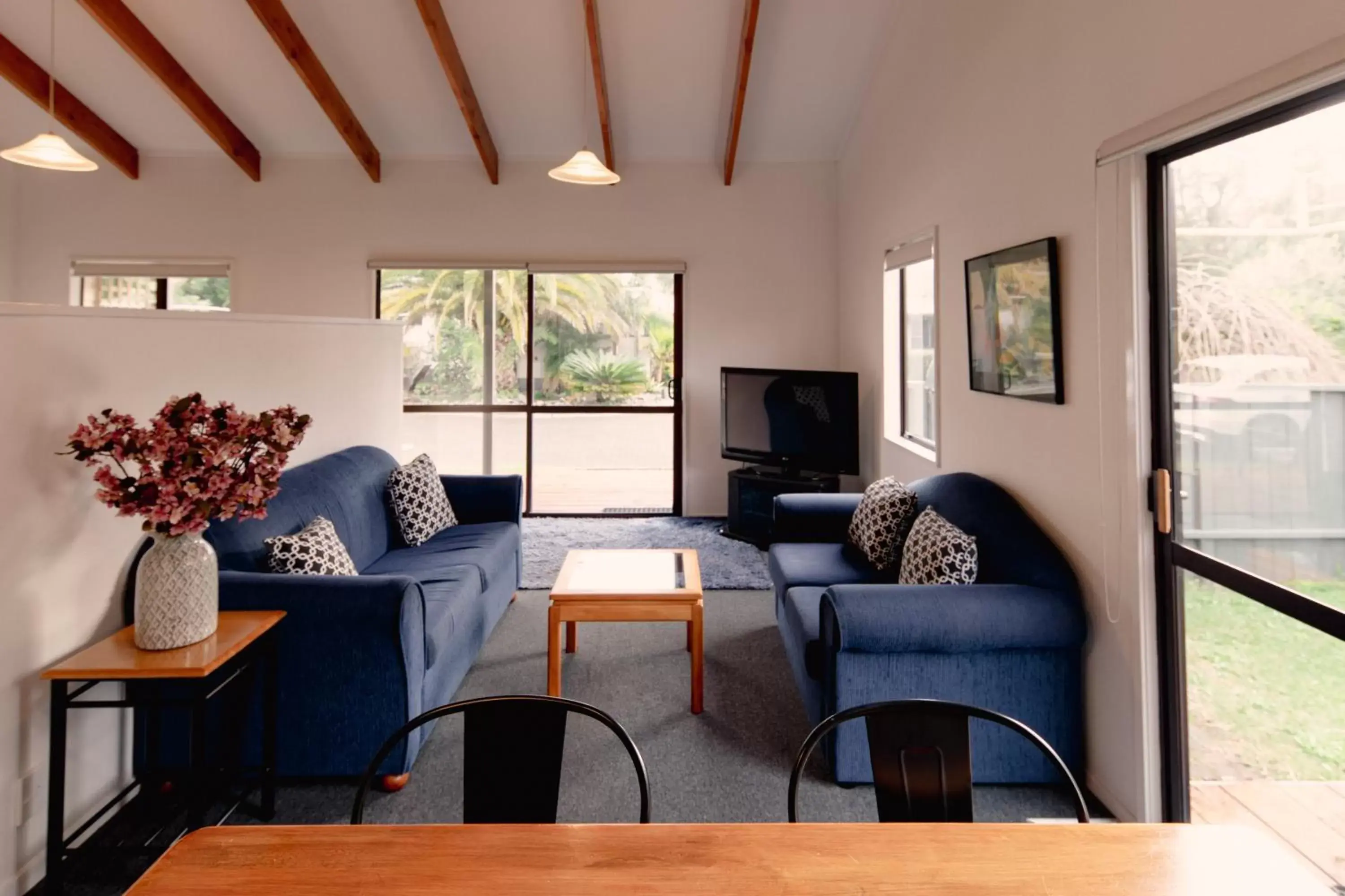 Living room, Seating Area in Aotearoa Lodge