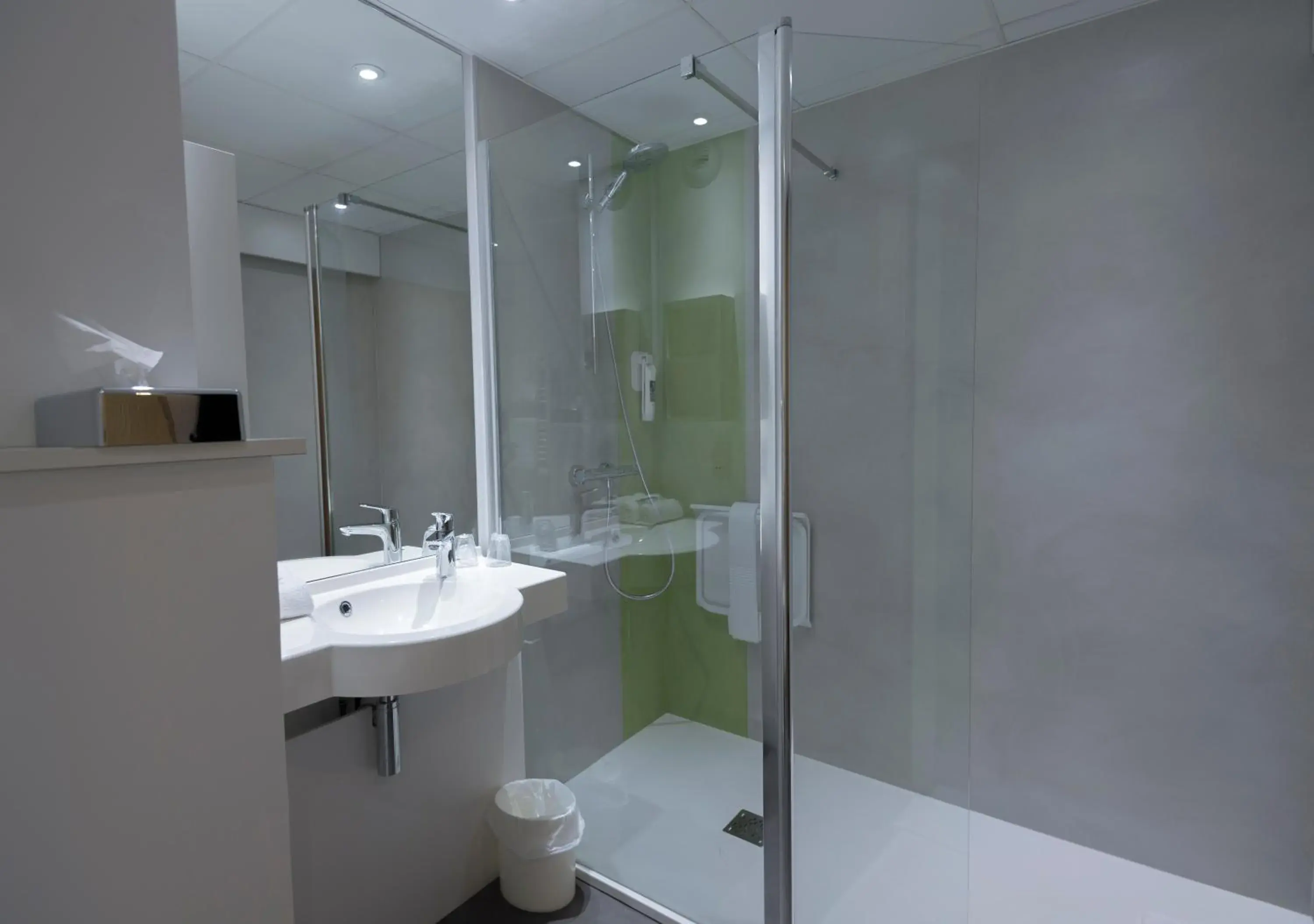 Shower, Bathroom in Mercure Niort Marais Poitevin