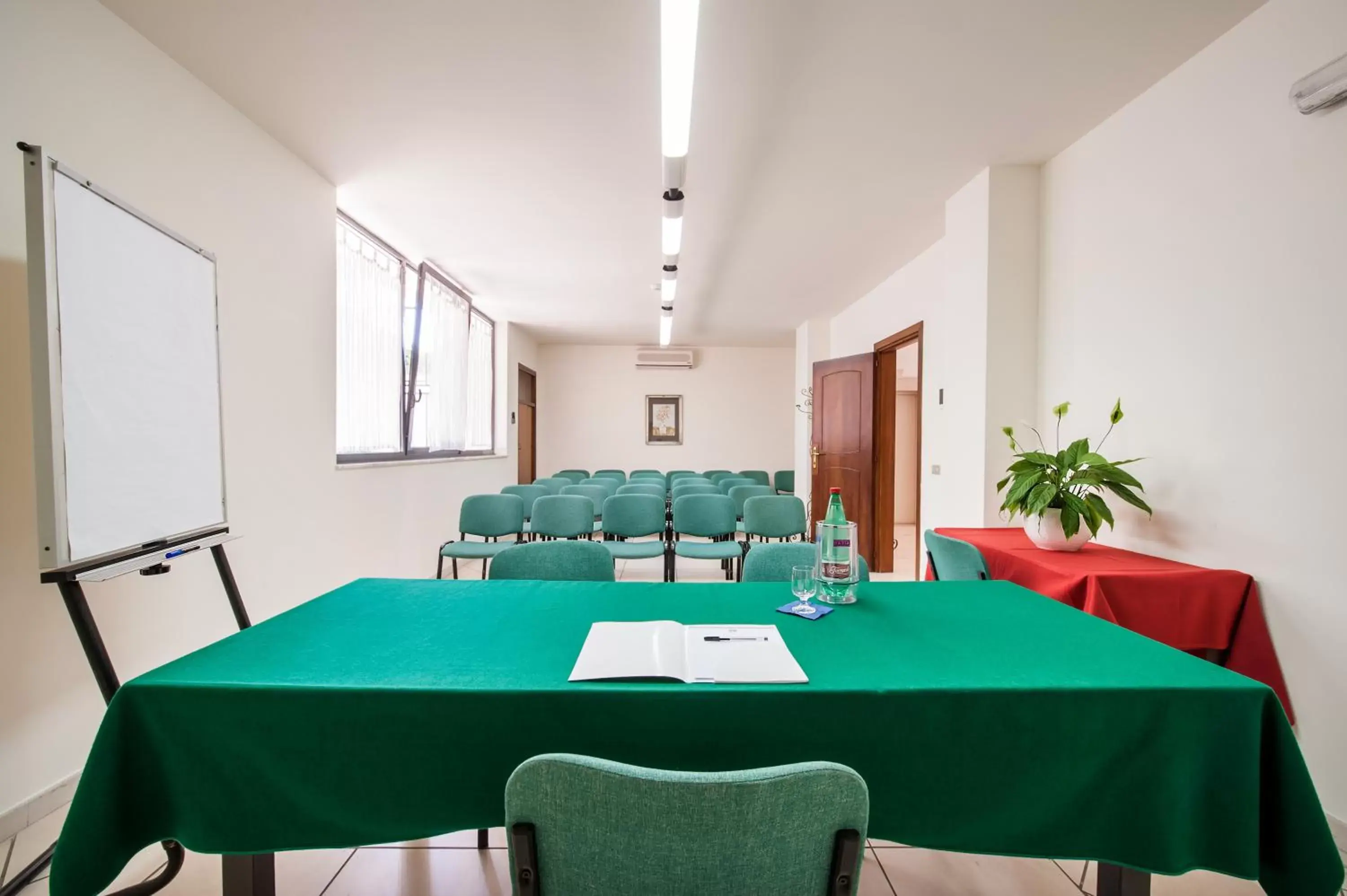 Business facilities in Hotel La Baia