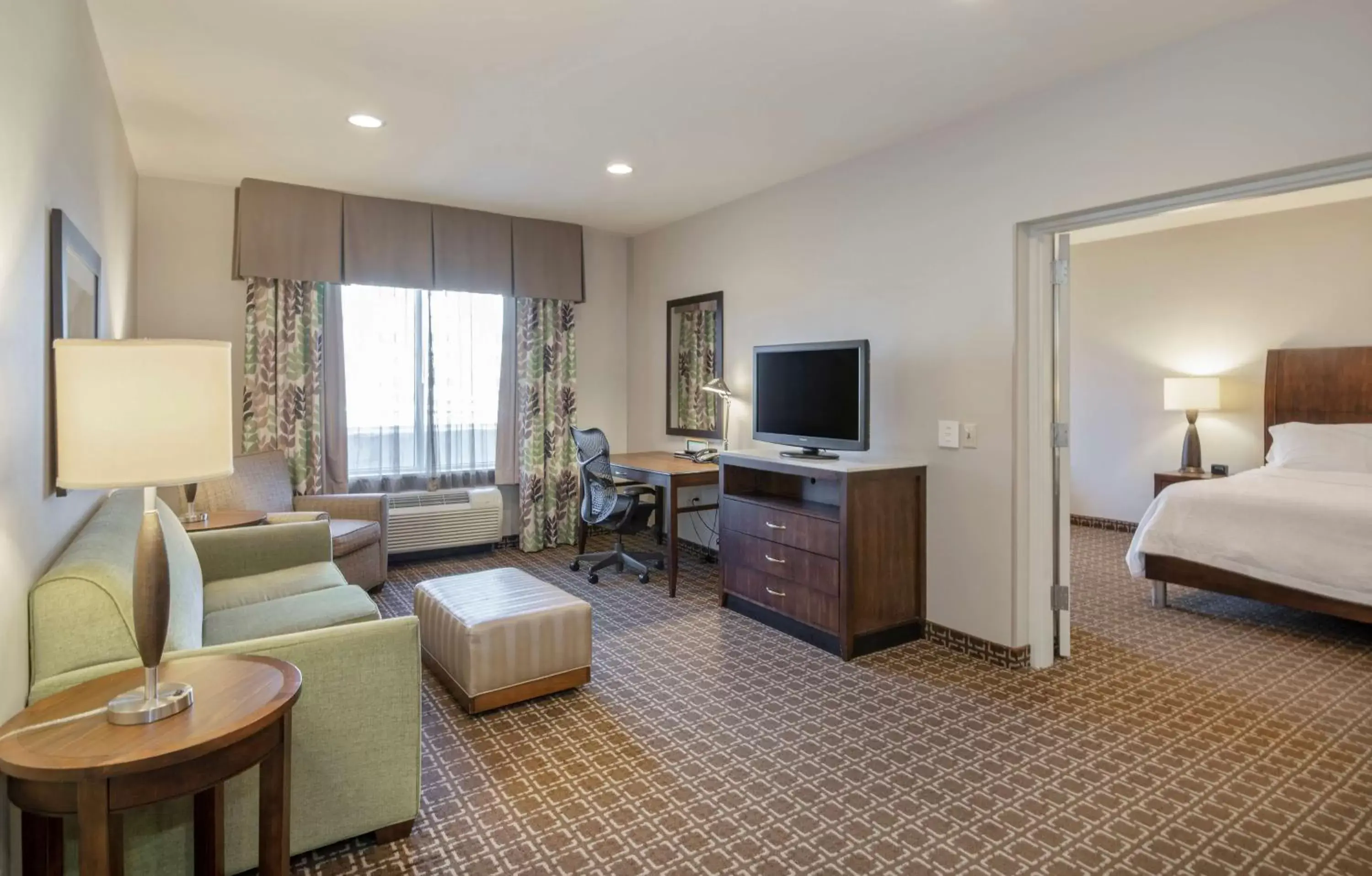 Living room, TV/Entertainment Center in Hilton Garden Inn Raleigh Cary